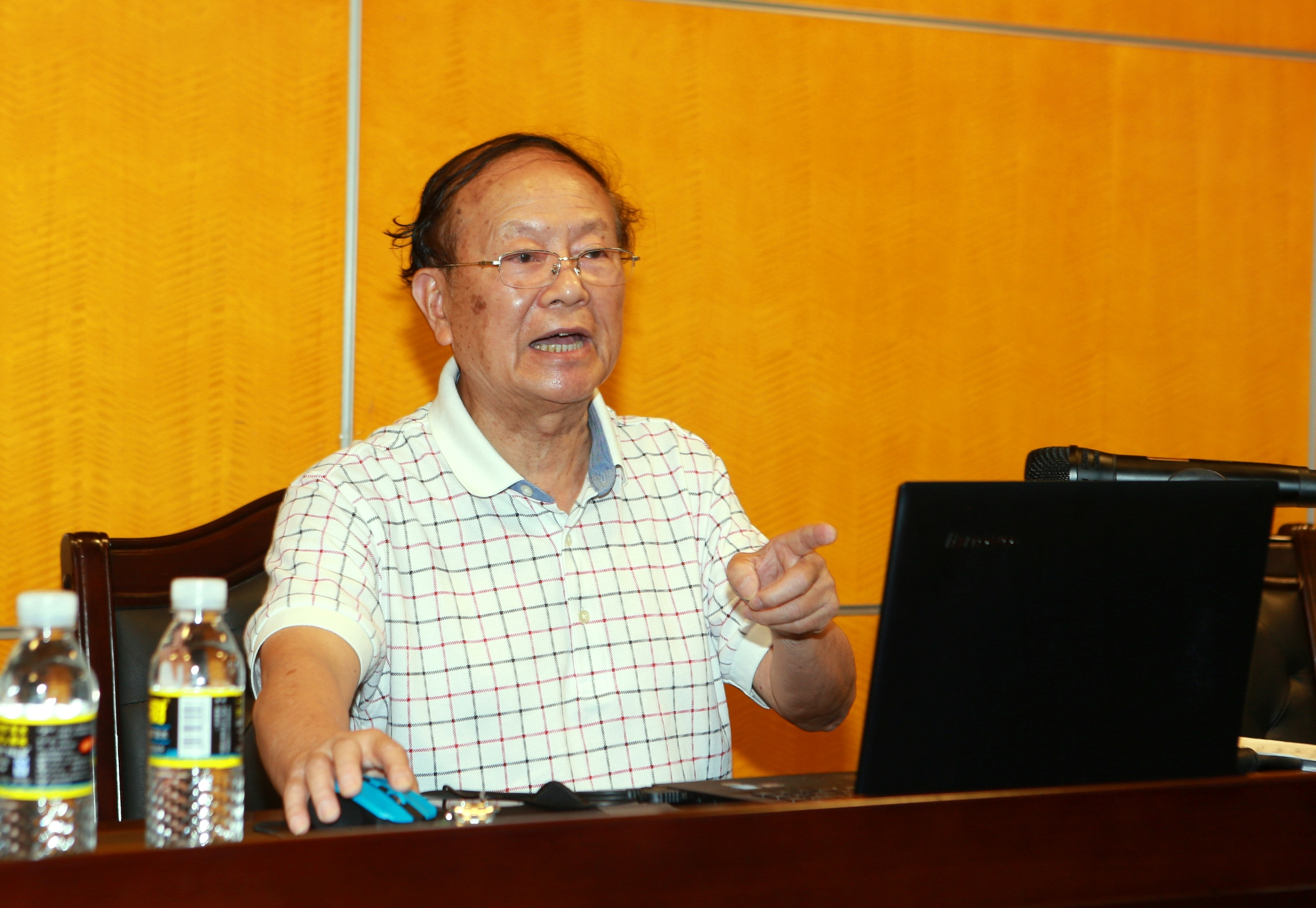 邢植朝教授到我校作报告