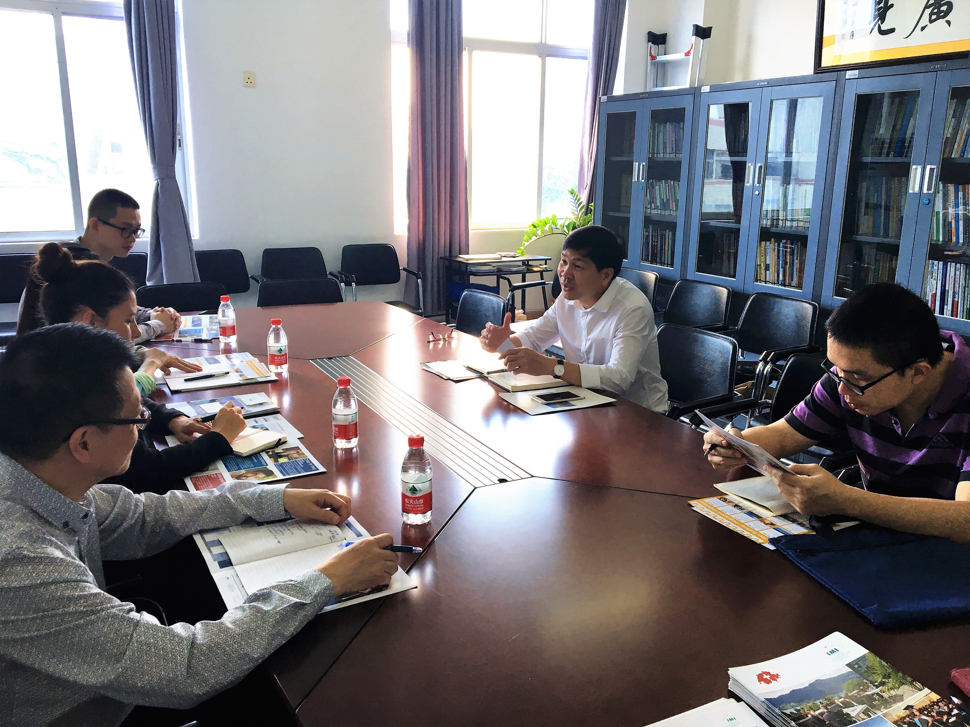 青年之声·记IMI瑞士国际酒店管理学院来旅游学院商谈国际合作办学并举办宣讲会