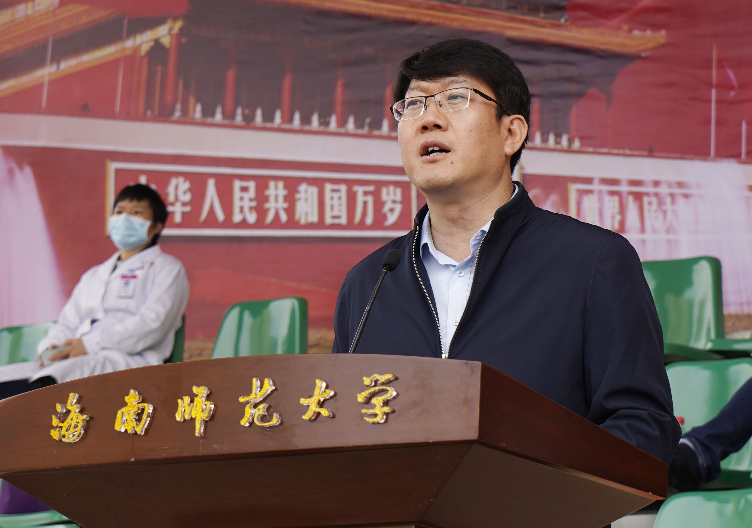 雄姿矫健强体魄 热血坚韧扬军魂――海南师范大学2021级本科生军训总结大会隆重举行