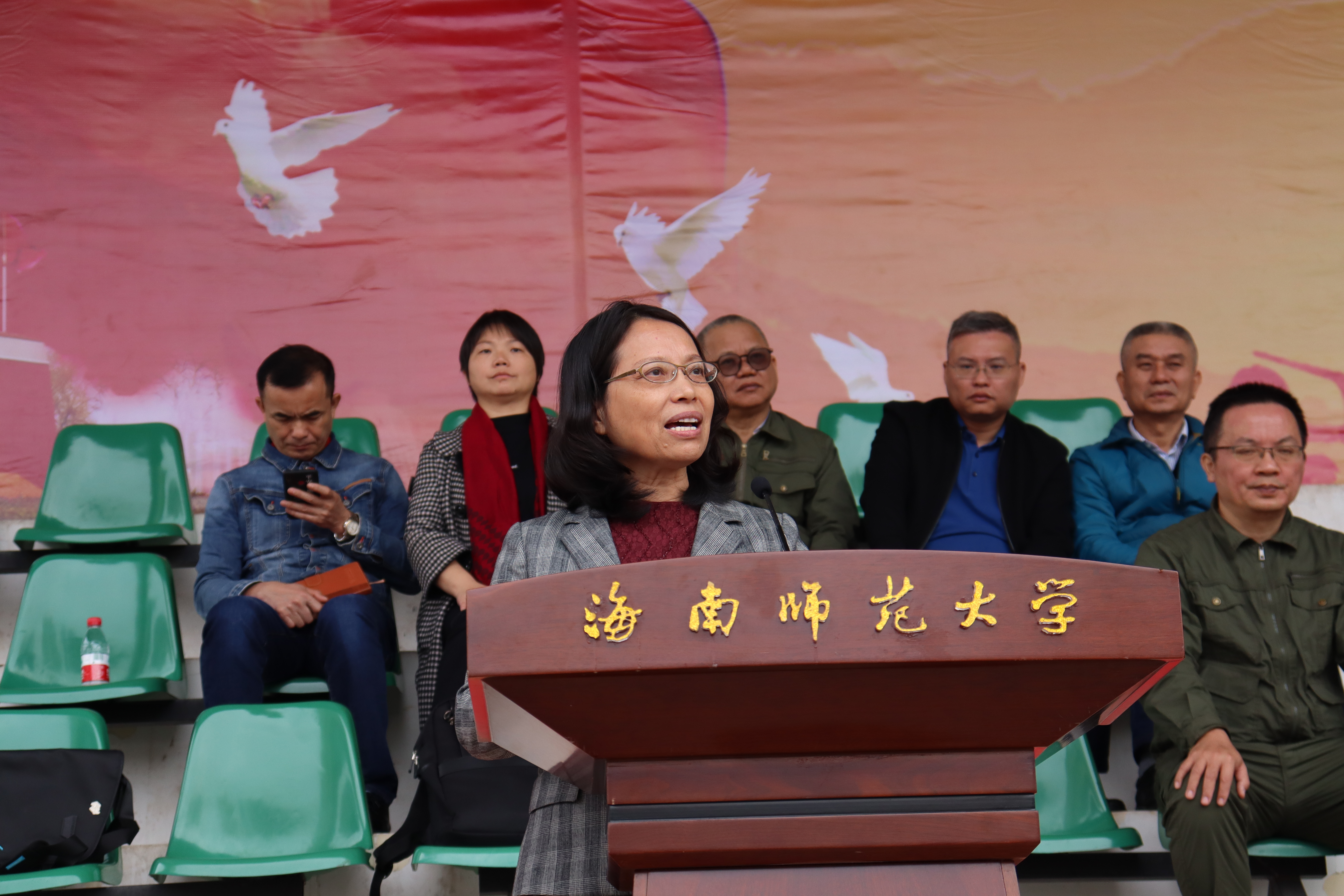 雄姿矫健强体魄 热血坚韧扬军魂――海南师范大学2021级本科生军训总结大会隆重举行