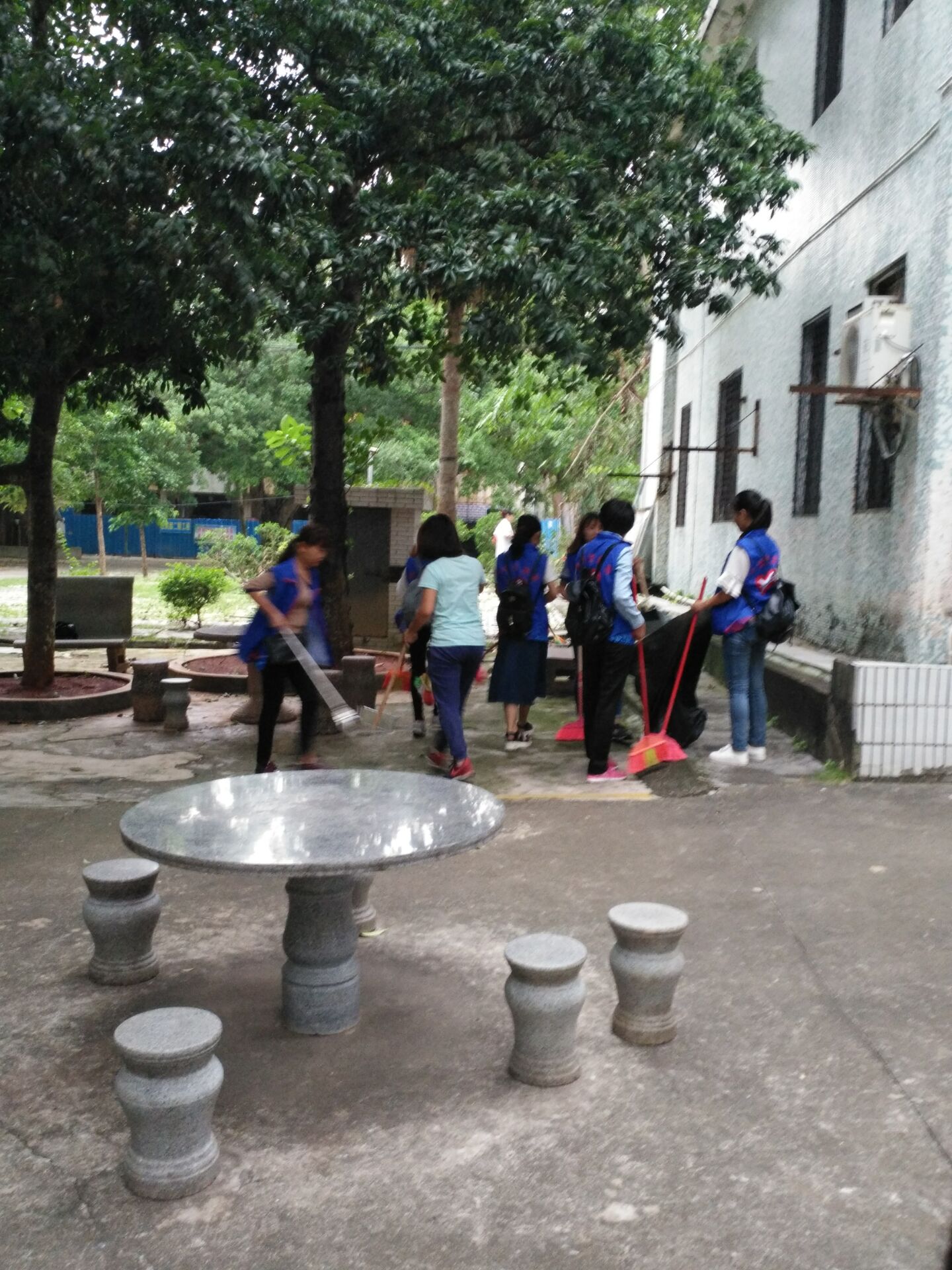 青年之声・关注老年群体，发扬雷锋精神――记物理与电子工程学院慰问省干部疗养院事件