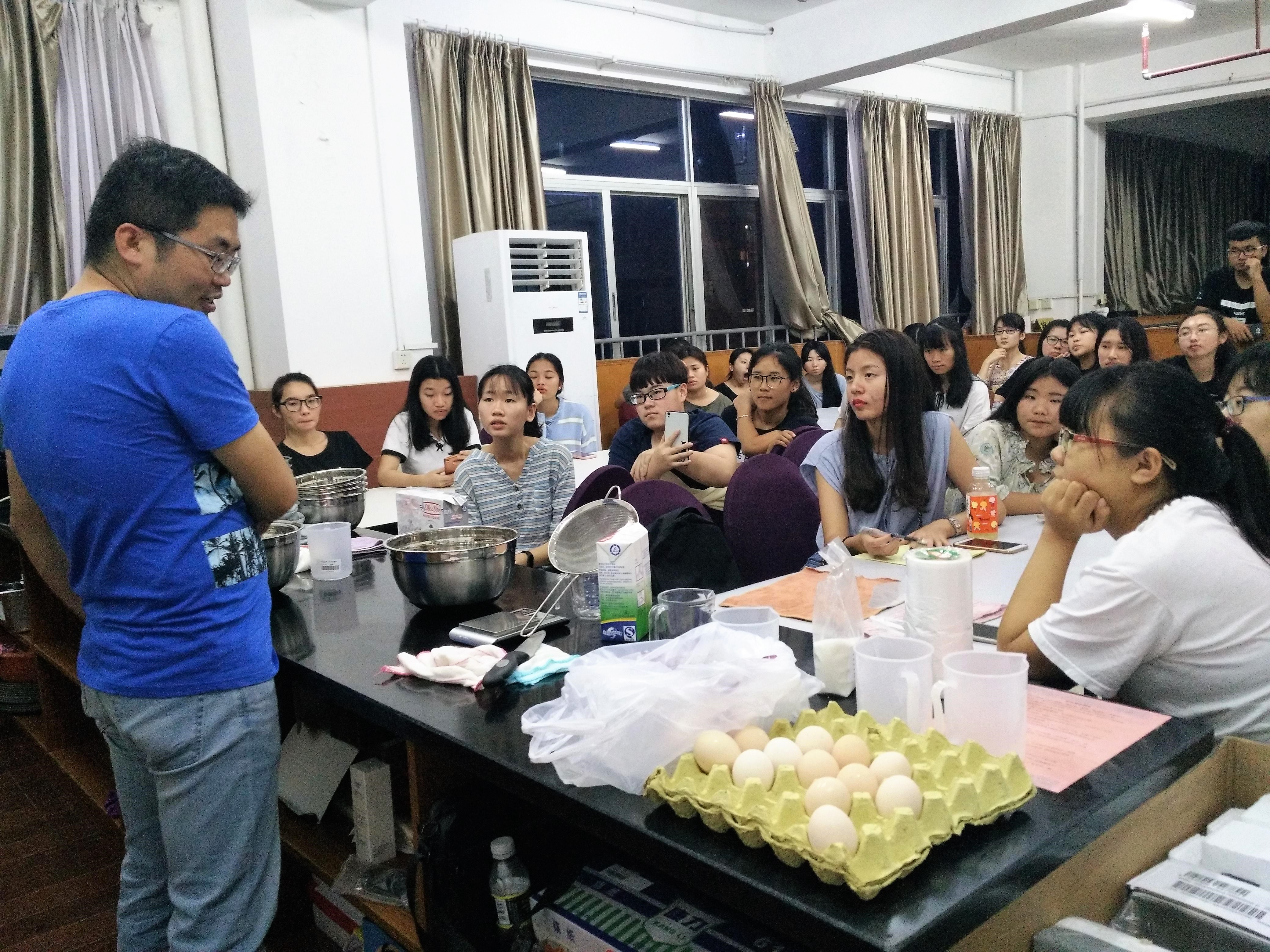 青年之声・旅游学院专业拓展兴趣小组系列活动之西点调制二组活动