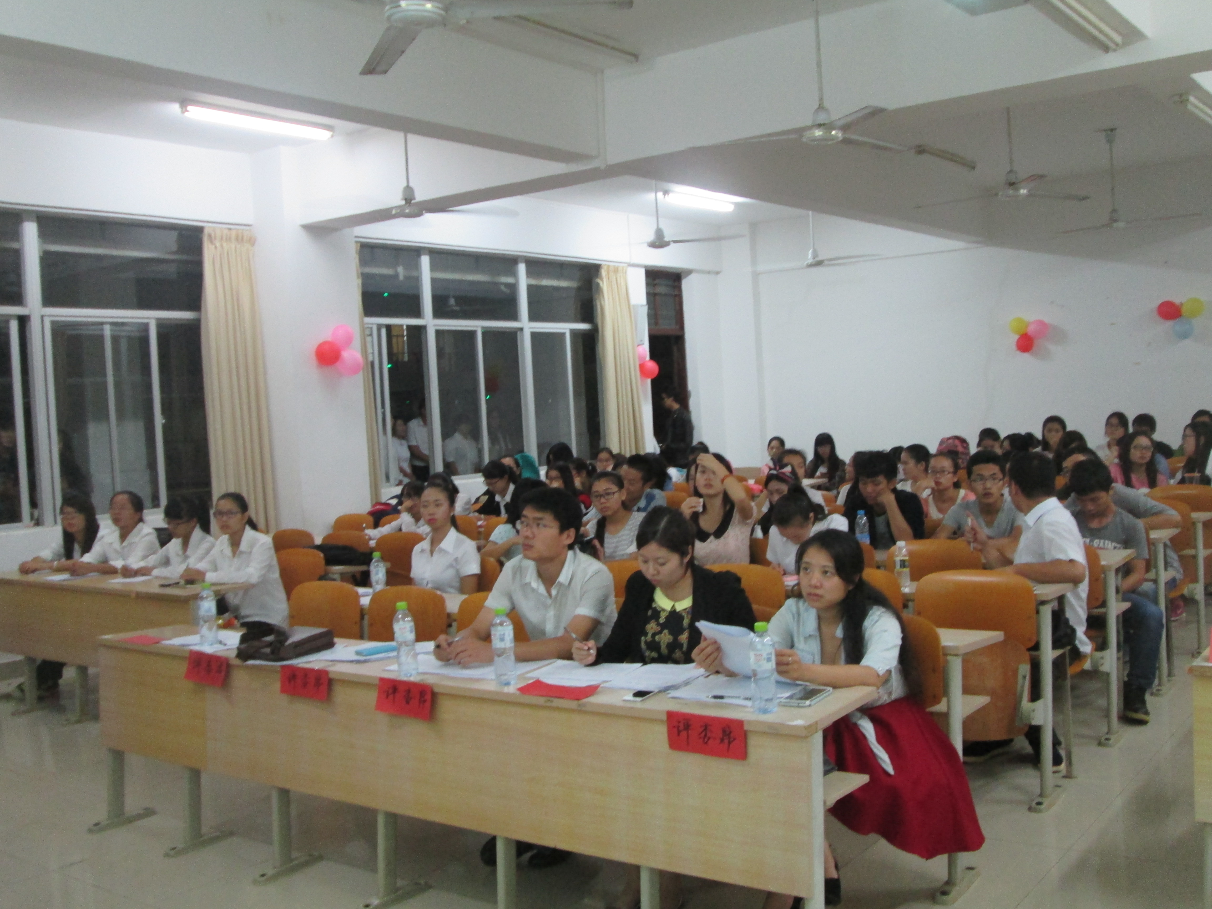 教师风采满流溢，专业竞技展风:――记经济与管理学院教师技能大赛决赛