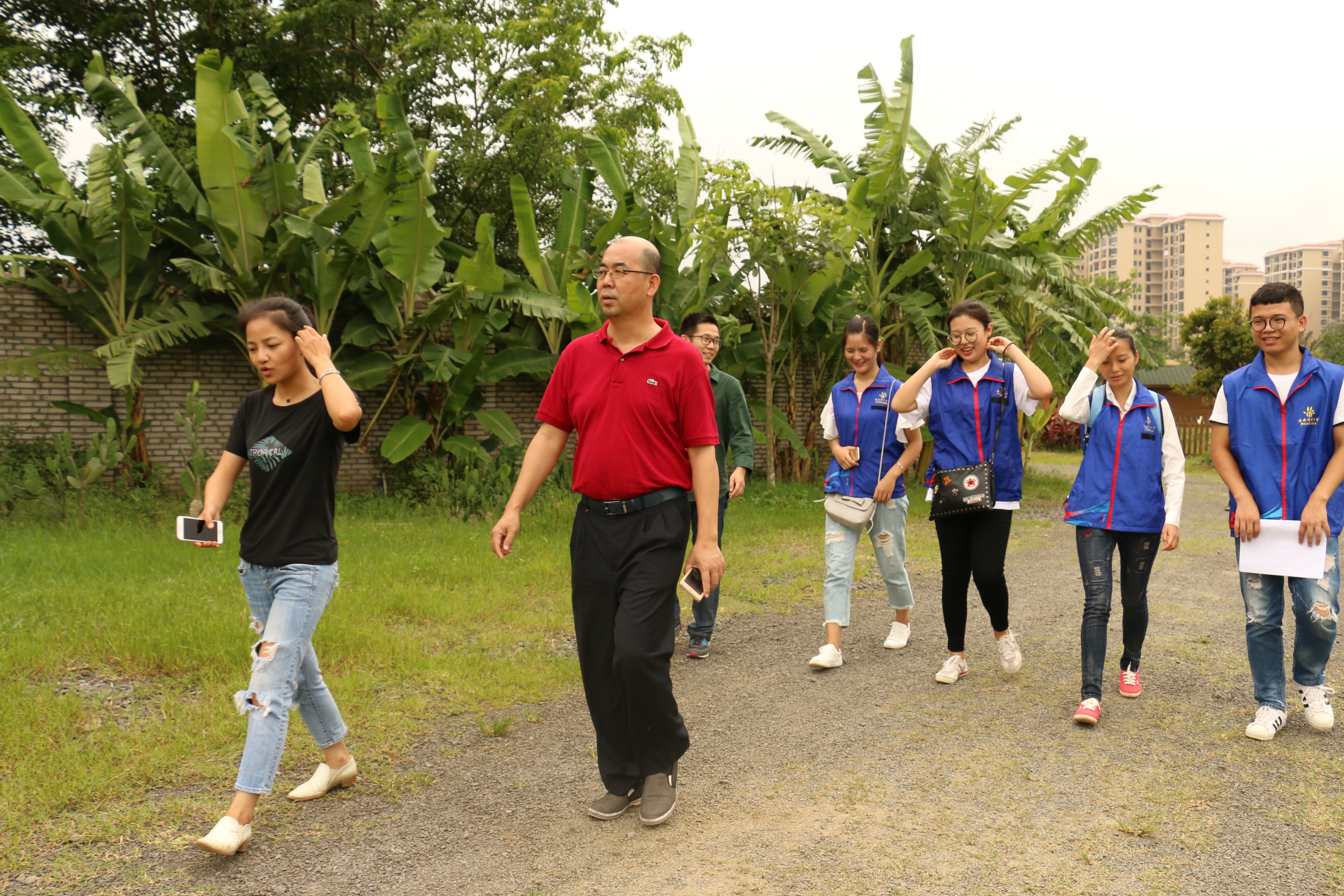 快来和动物“约会”吧！――记新闻传播与影视学院与海口天鹅湖动物乐园共建大学生志愿