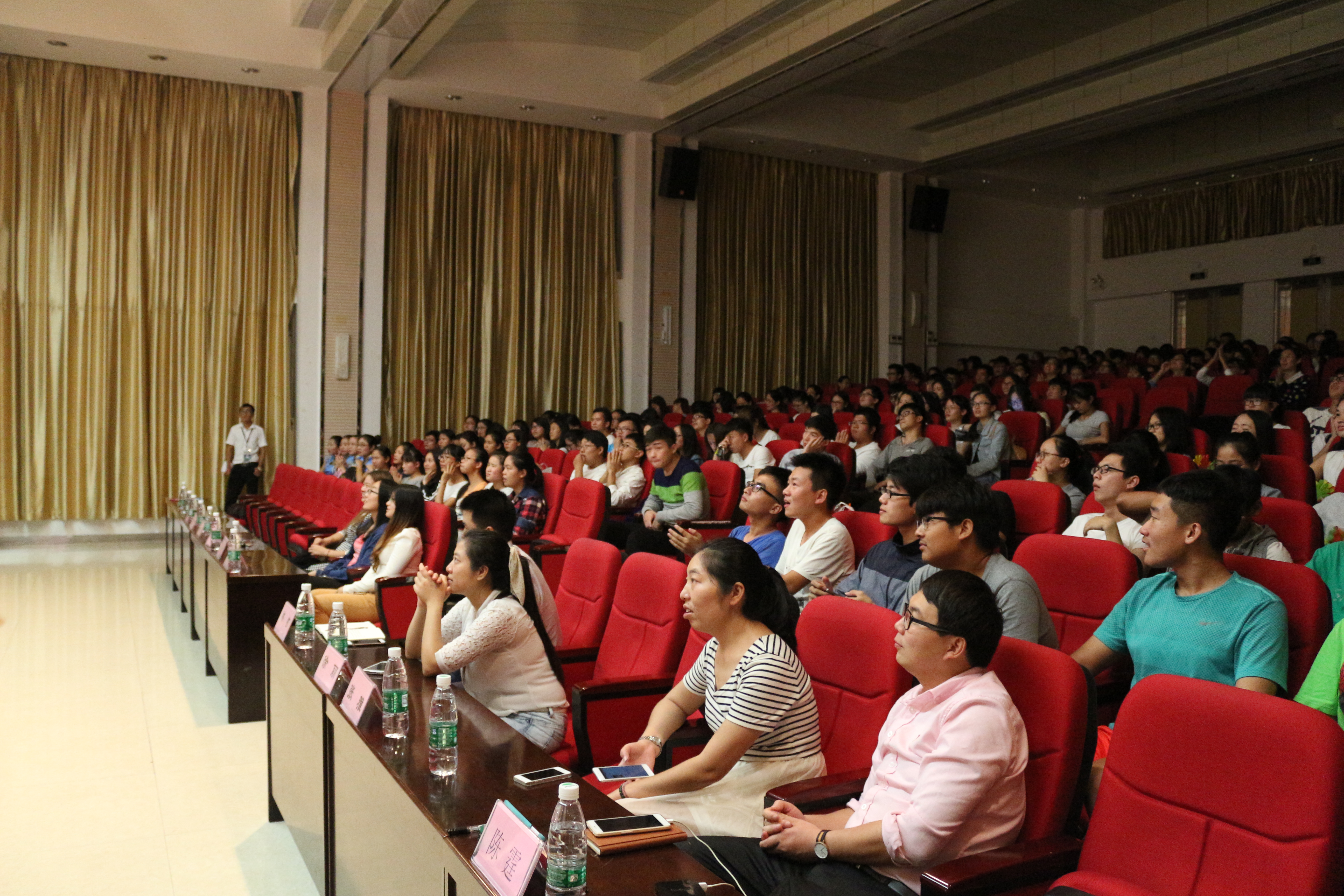 讲文明，懂礼仪，争做“双创”好公民――记经济与管理学院文明礼仪知识竞赛决赛