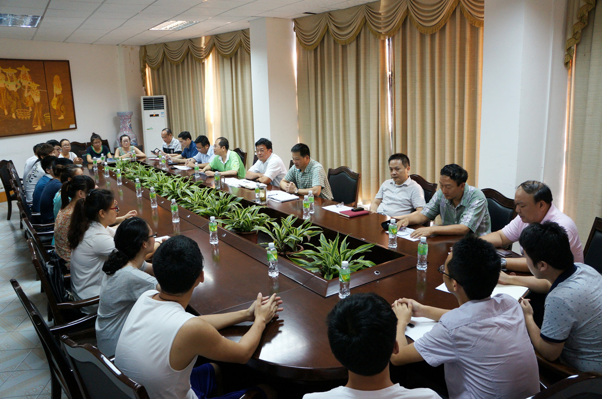 我校召开校领导与学生见面会