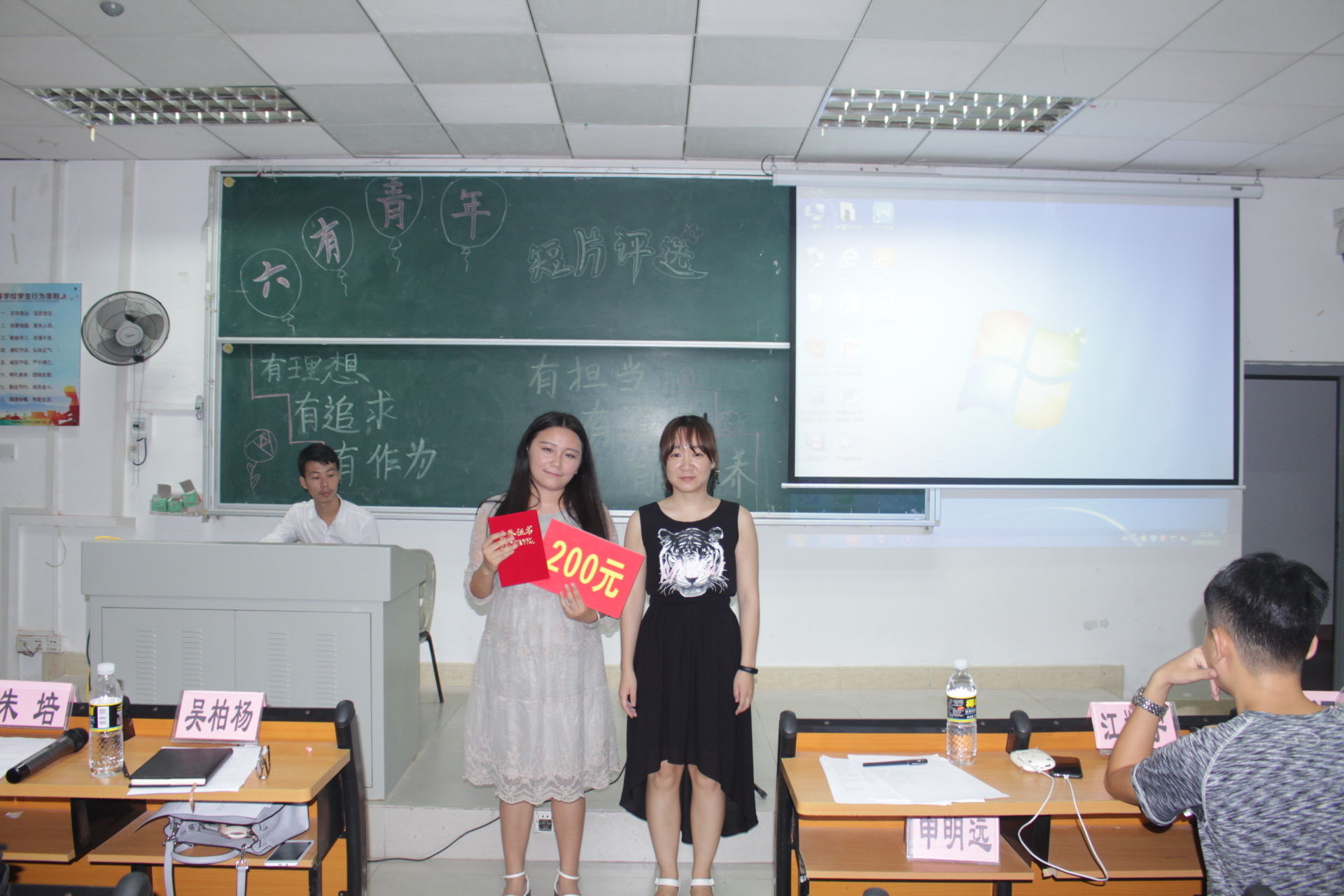 青年之声·追求梦想,绽放理想之花