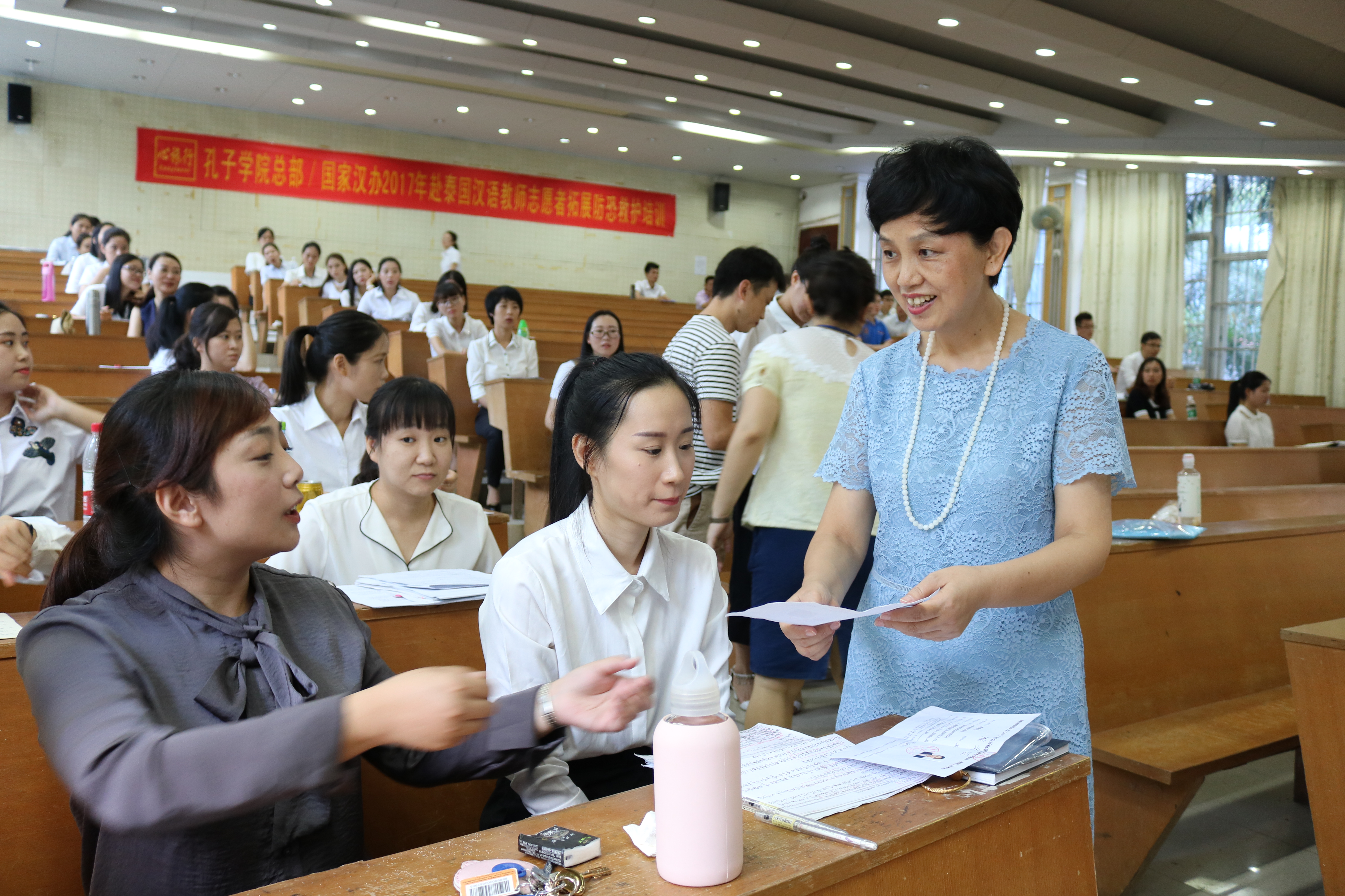 李红梅书记视察公开招聘面试考场