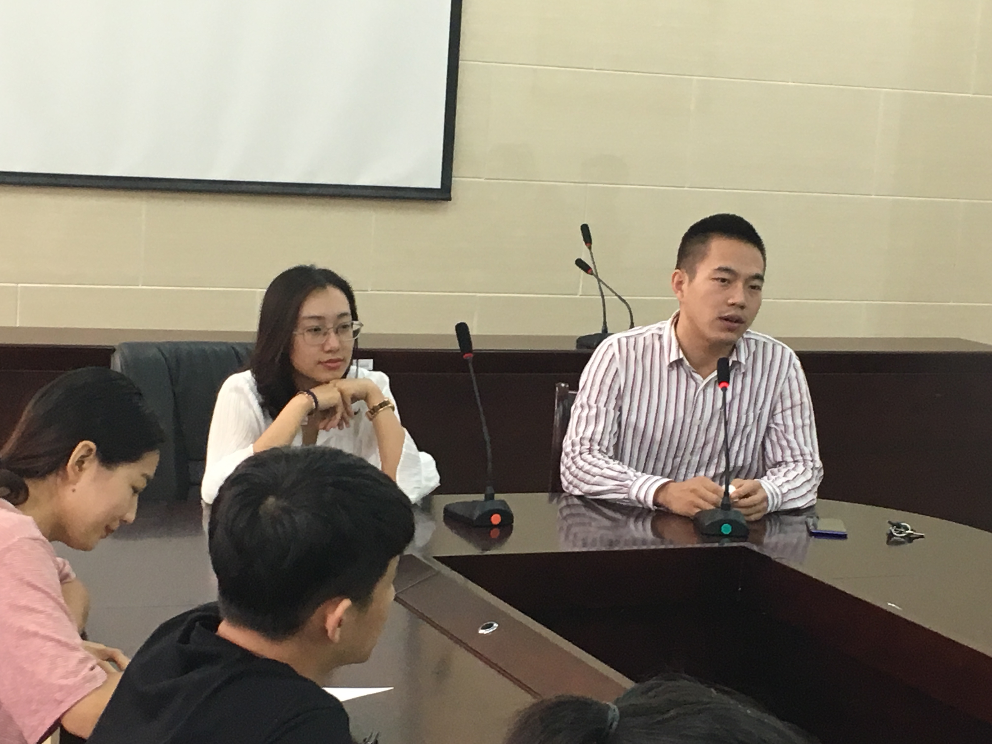 青年之声・文学院团委学生会十九大报告研讨会