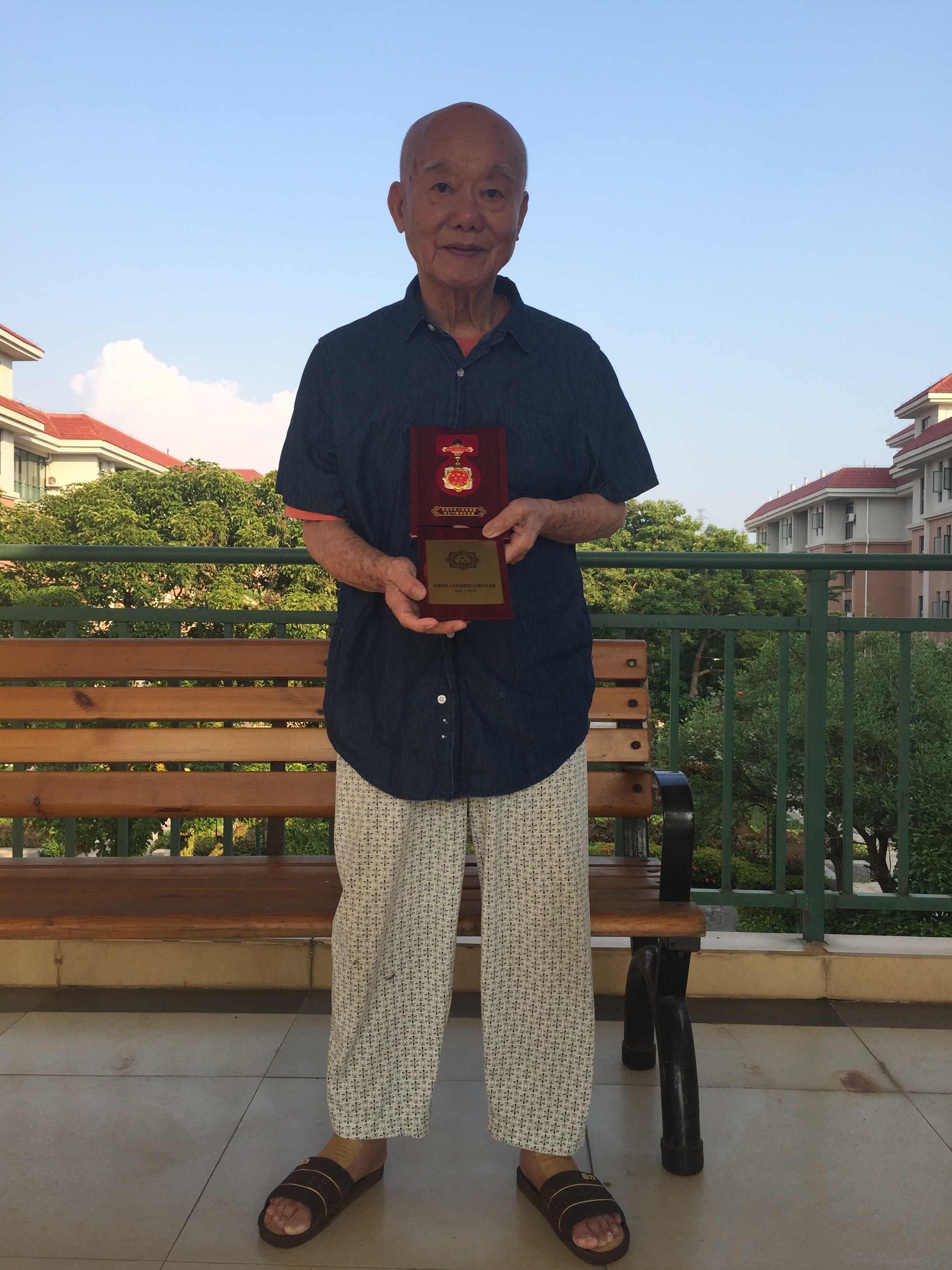 我校两位离休干部获颁“庆祝中华人民共和国成立70周年纪念章”