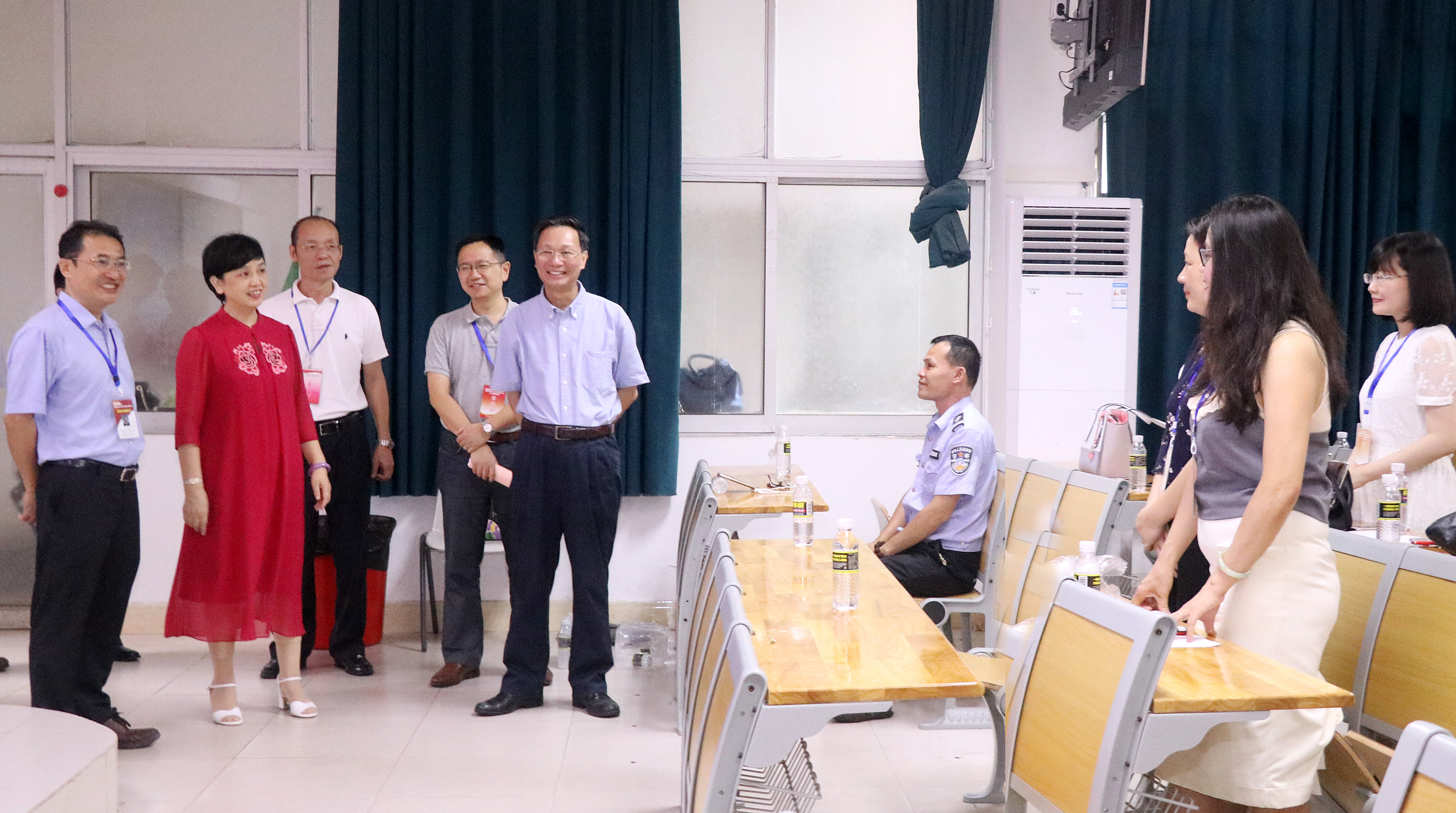 省委宣传部常务副部长符宣国到我校指导工作