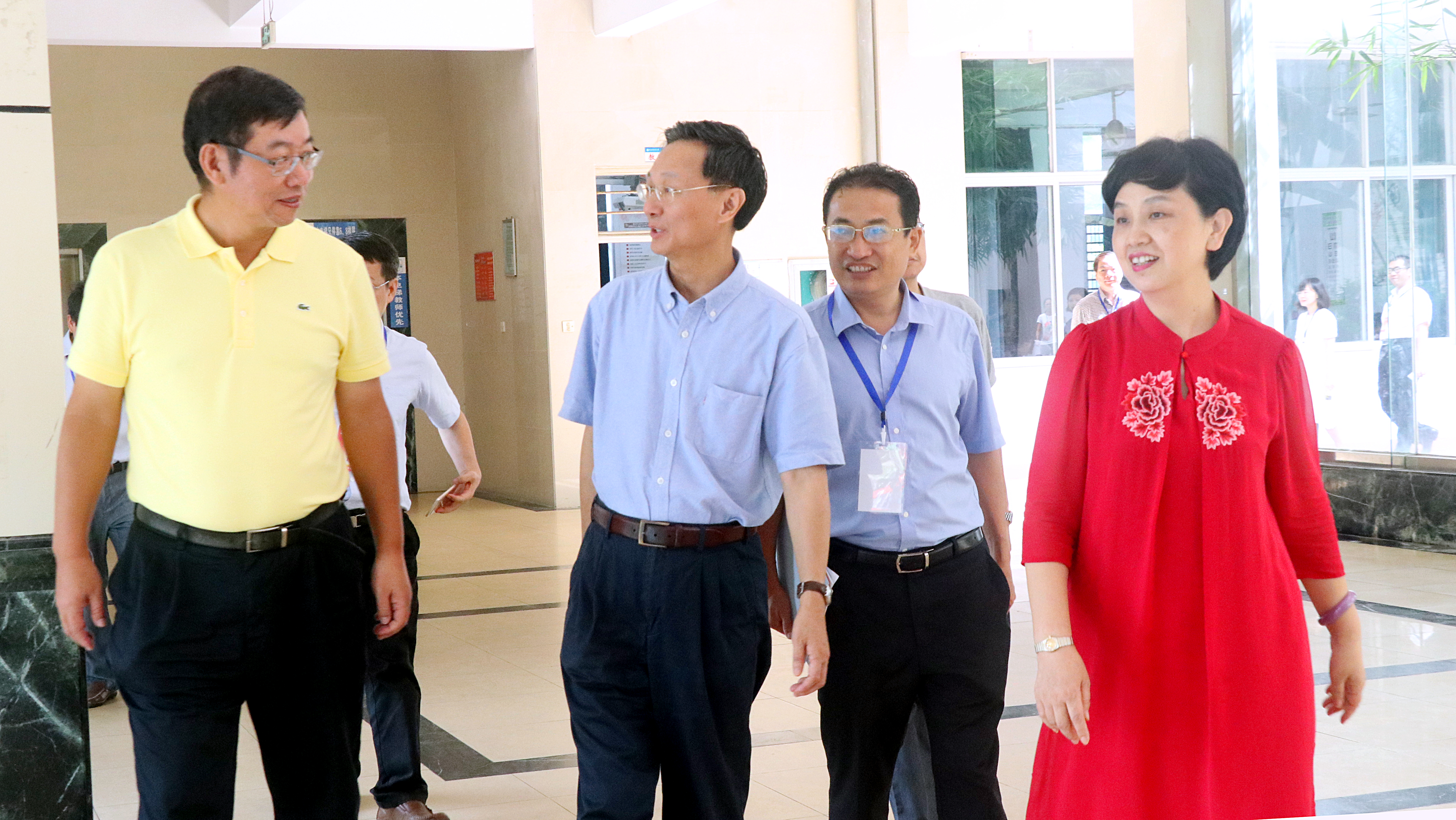 省委宣传部常务副部长符宣国到我校指导工作