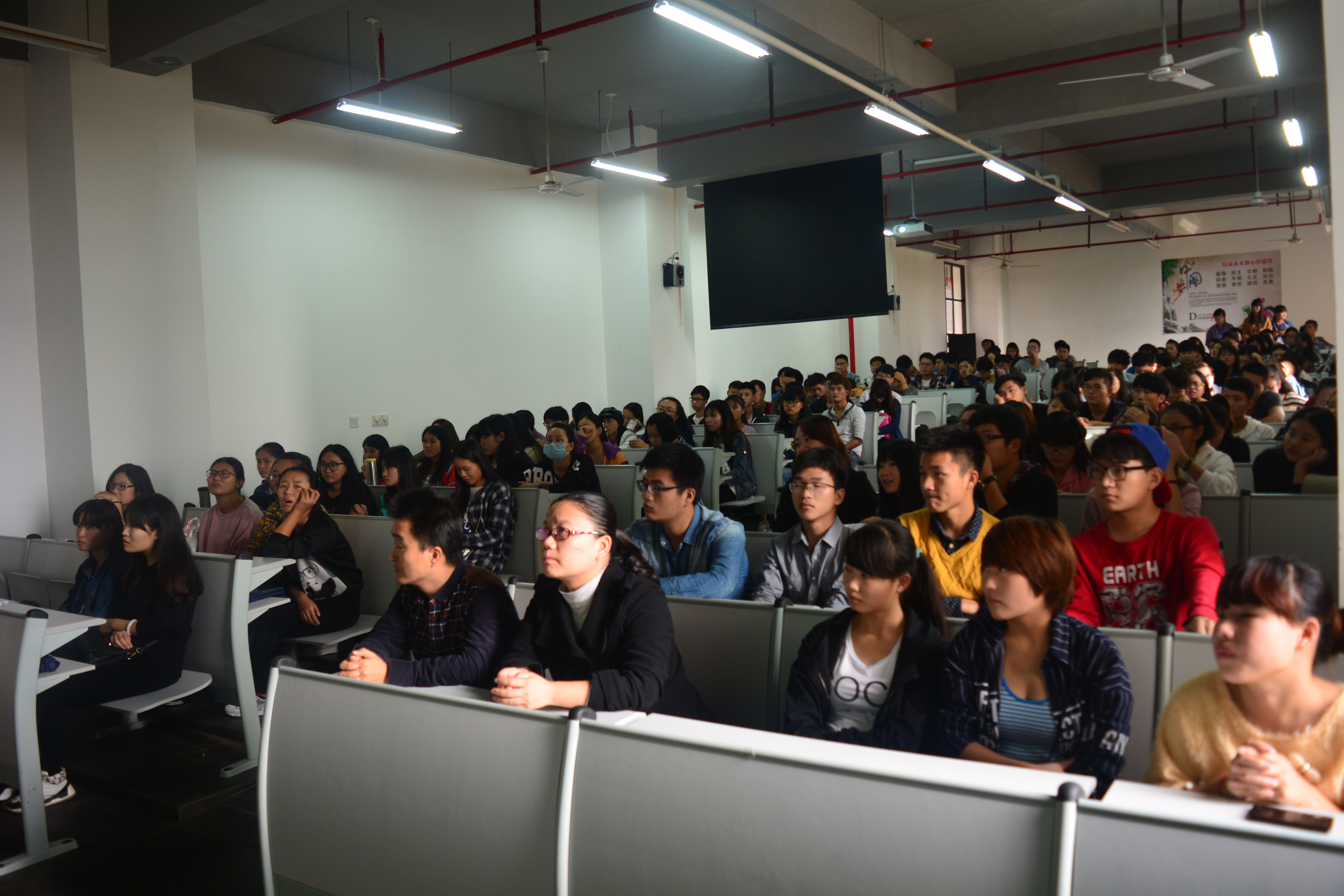 珍惜生命，远离灾难，科普安全知识培训