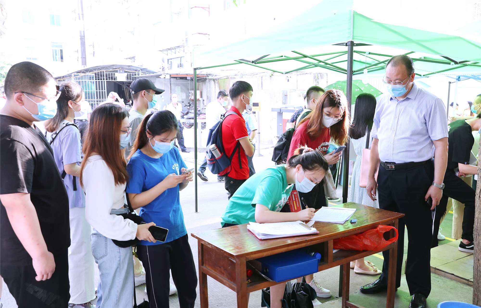 校领导检查督导“复学第一课”