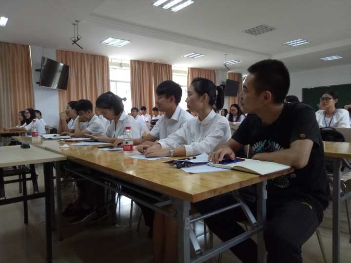 青年之声• 文学院2017-2018学年学生会学生干部见面大会