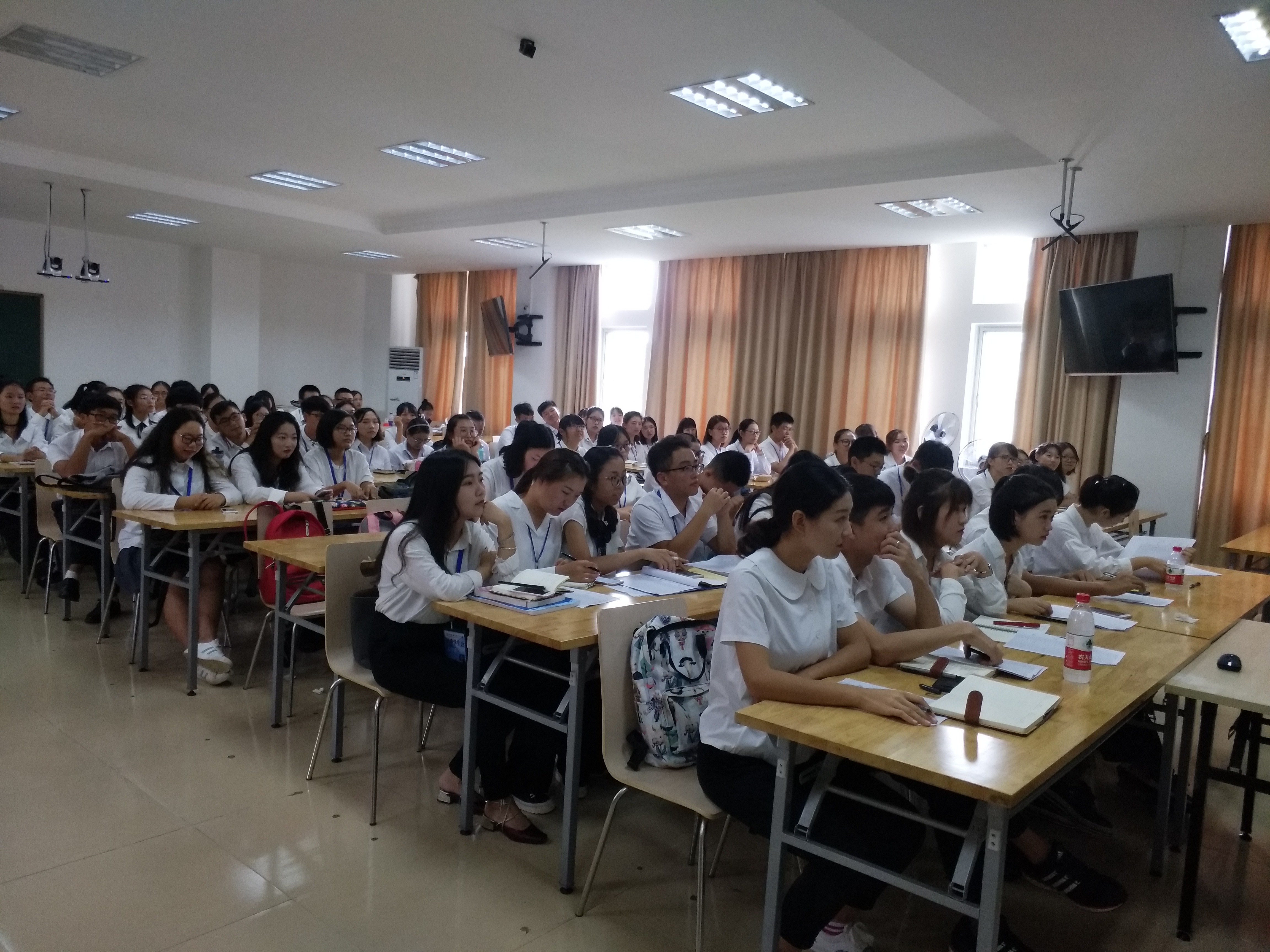 青年之声• 文学院2017-2018学年学生会学生干部见面大会
