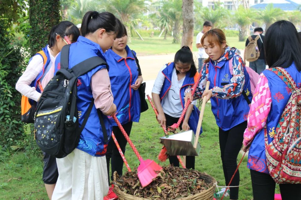 响应“双创”号召，弘扬奉献精神――记政法学院校园整治活动