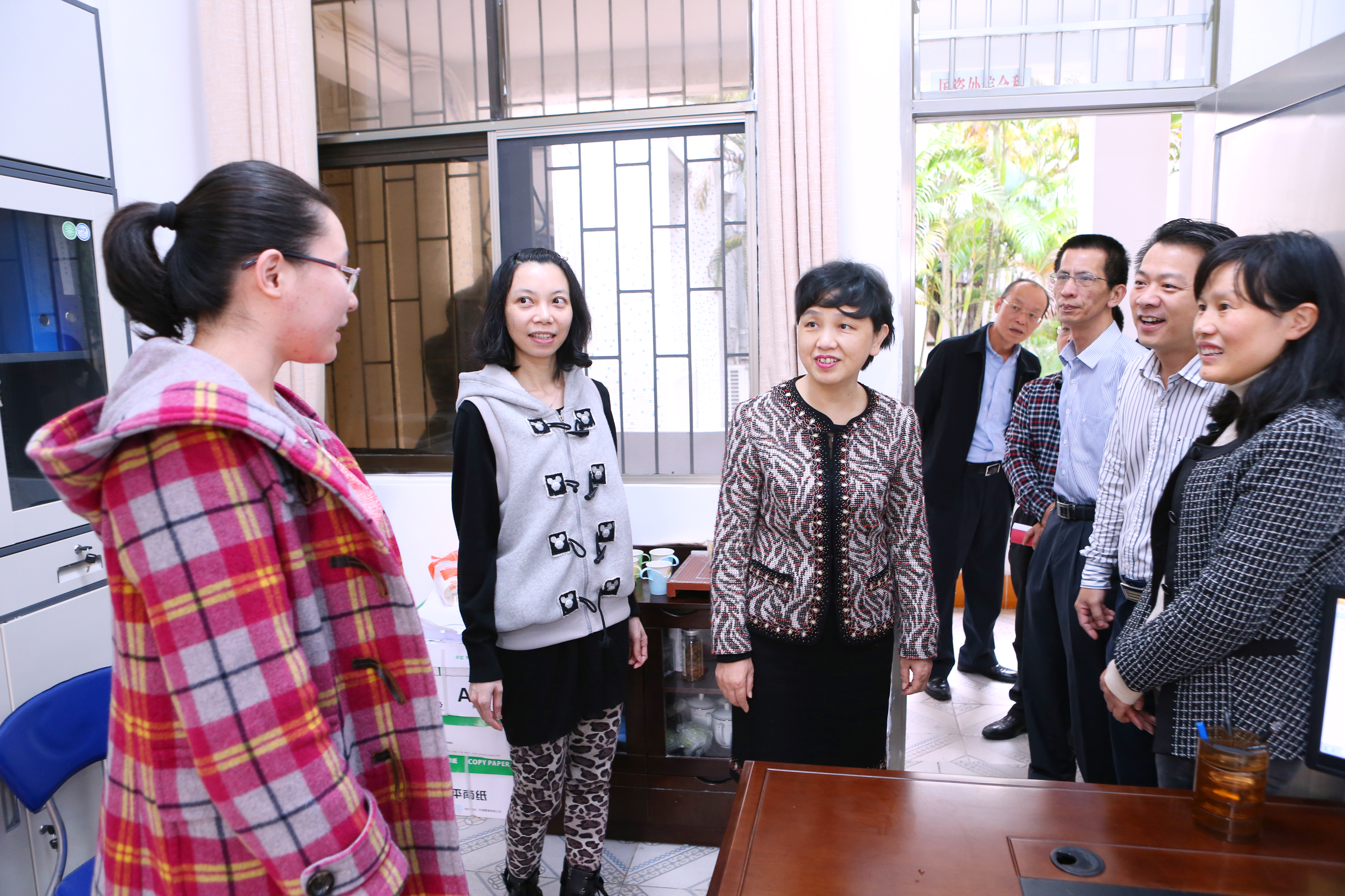 李红梅书记等校领导视察开学情况