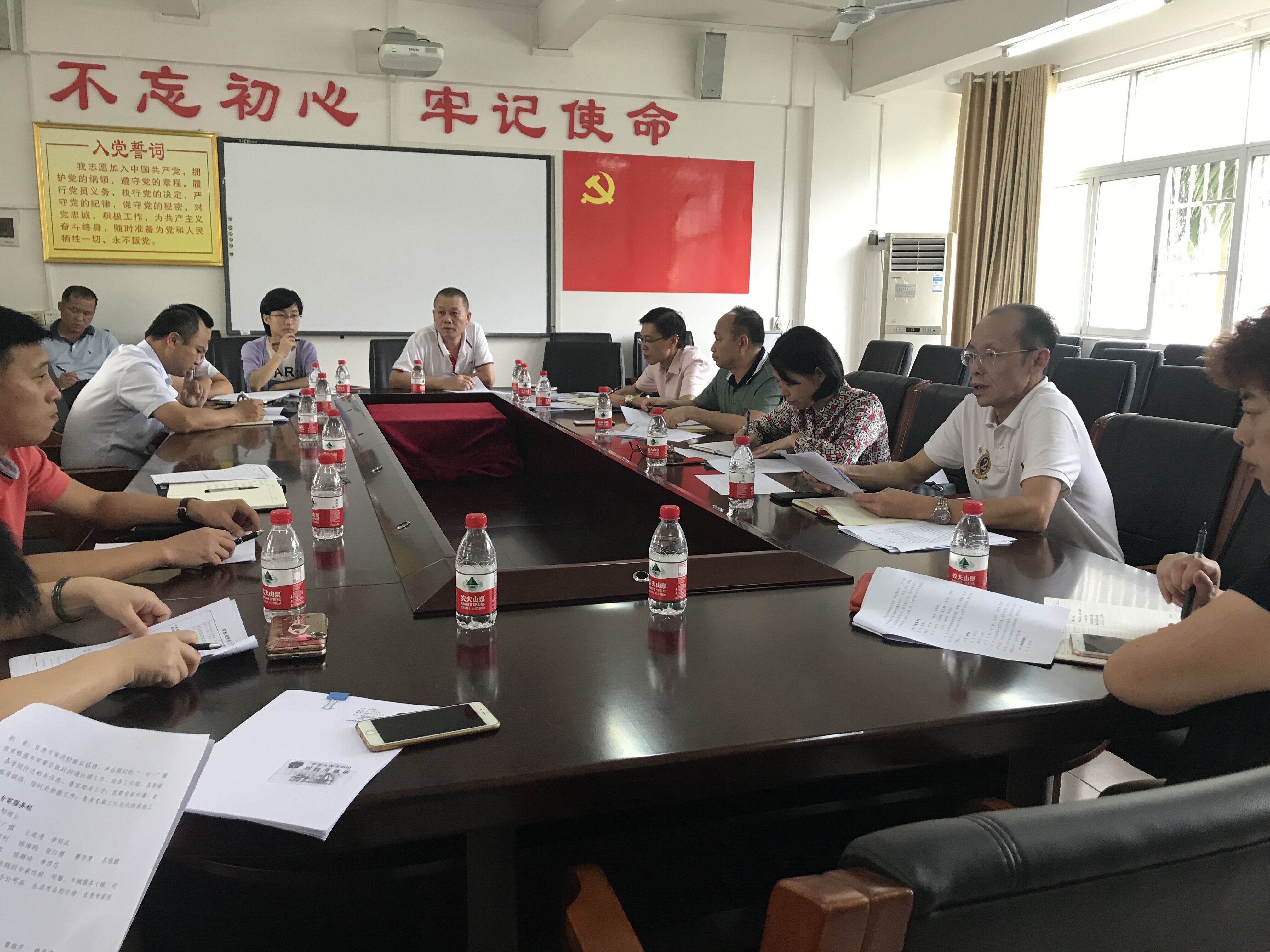 学校召开审核评估指挥中心工作组会议