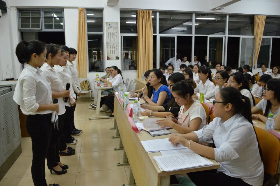 教育与心理学院举办“青春五月”团日活动