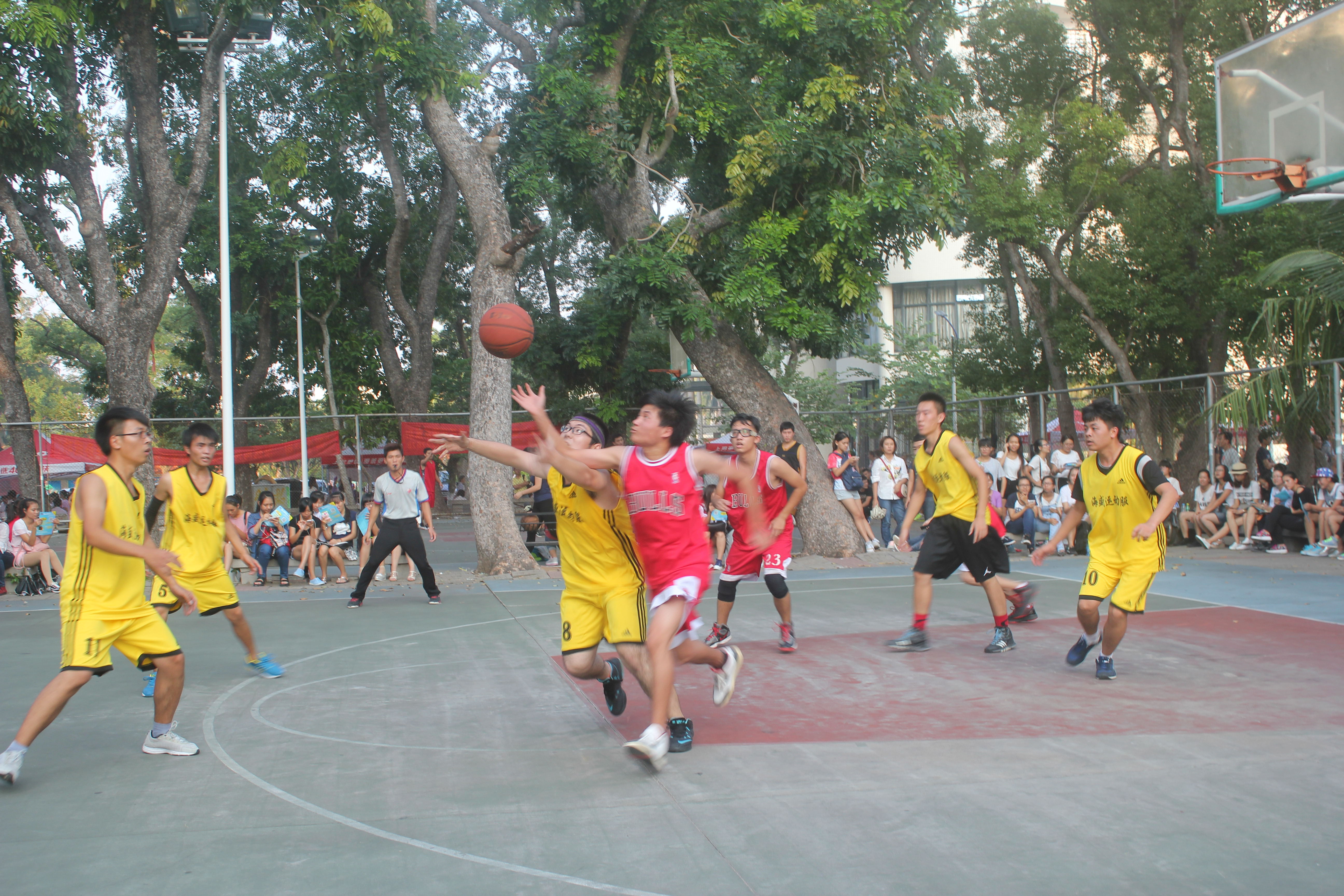 青春的战场，汗水的舞台――记初等教育学院“迎新杯”第一场