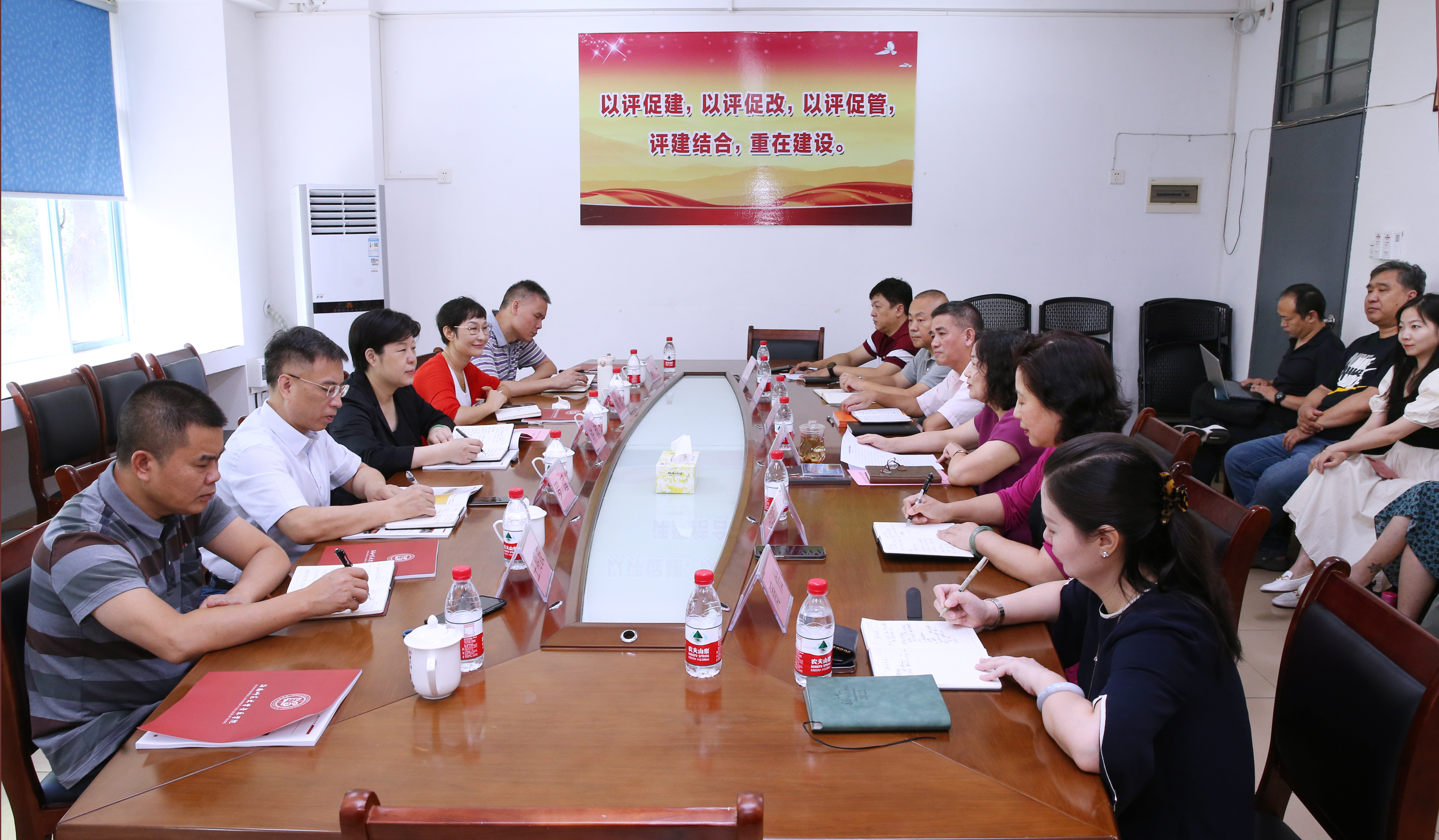 许玫到音乐学院调研