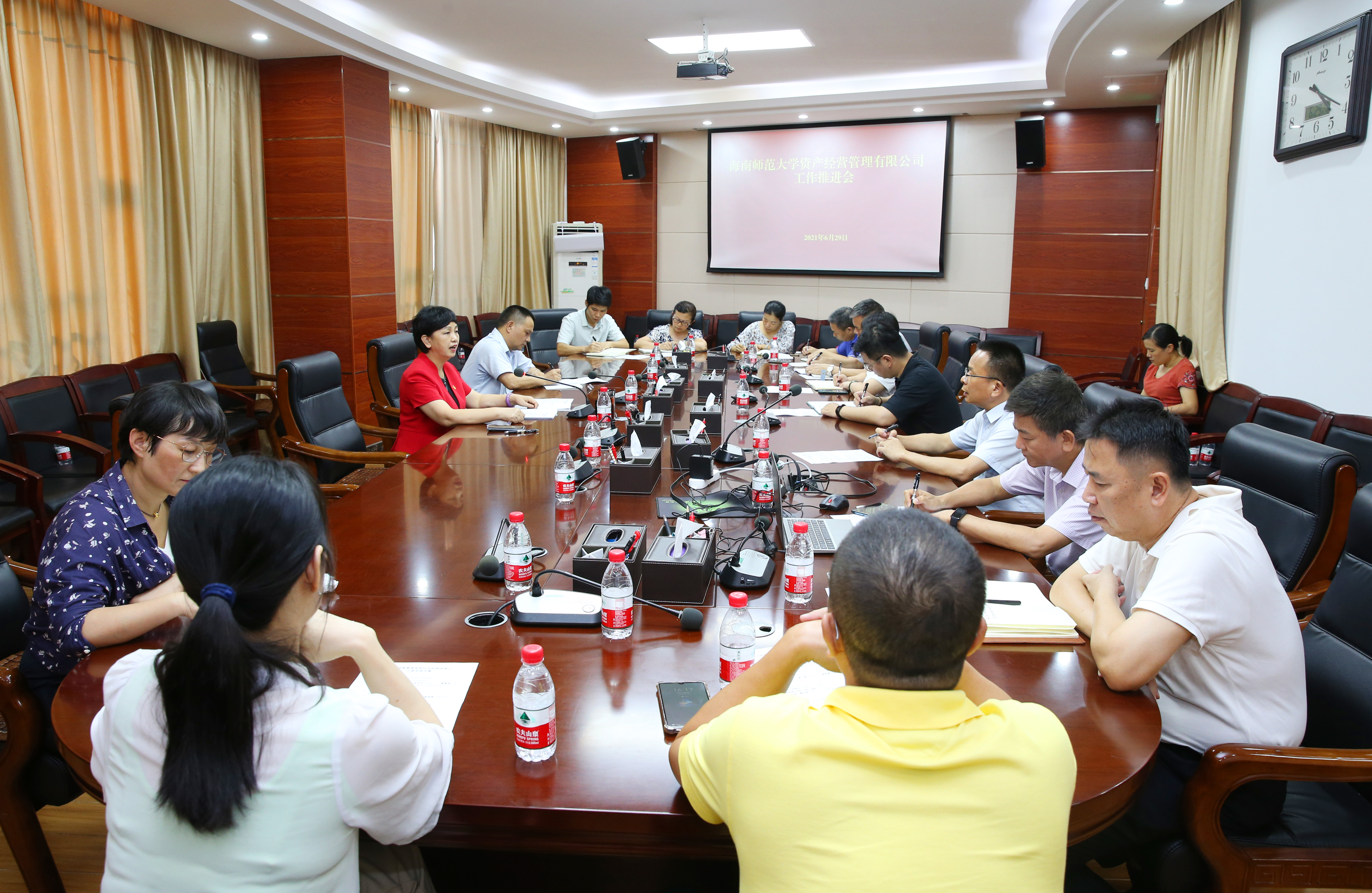 李红梅书记主持召开学校资产经营管理有限公司建设发展工作推进会