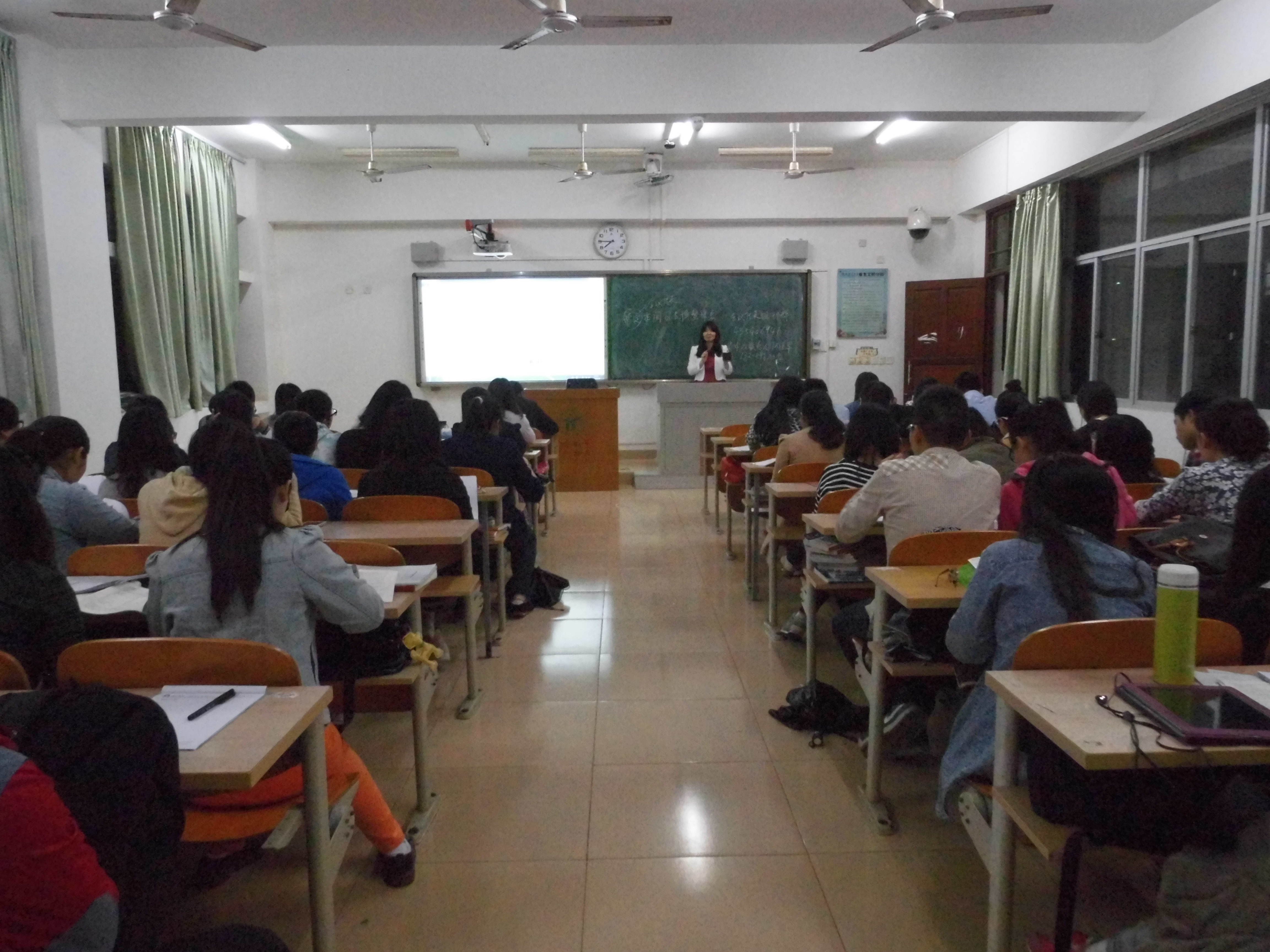 外国语学院召开2015年博鳌亚洲论坛志愿者培训会议