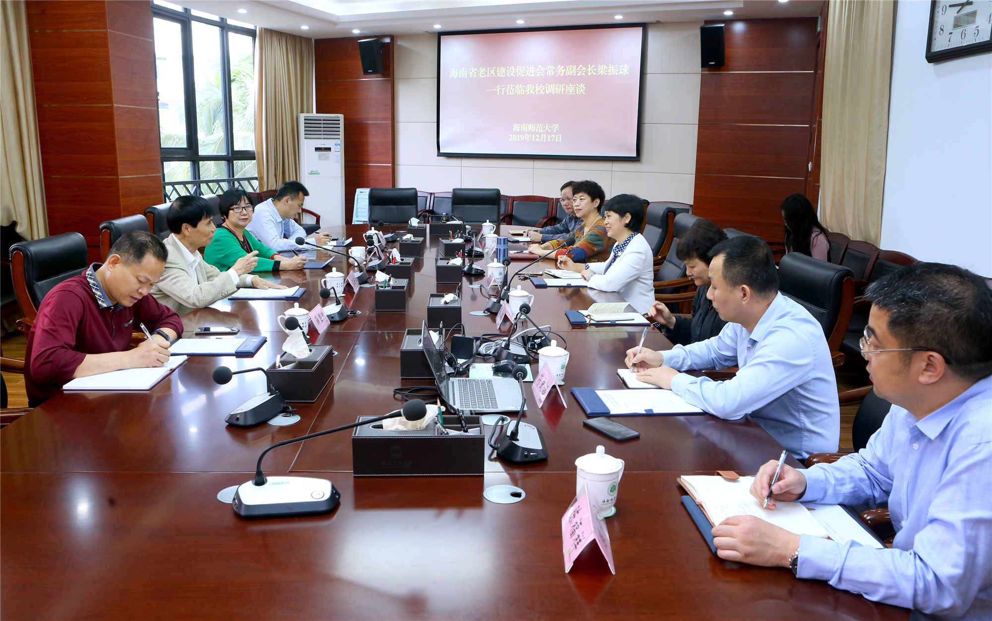 海南省老区建设促进会常务副会长梁振球一行来我校调研