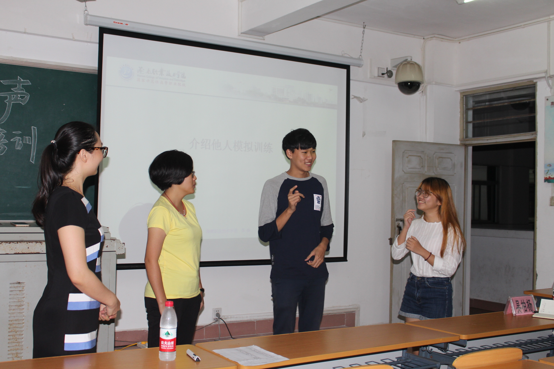 青年之声·举手投足皆文章——记物理与电子工程学院“优才优干”训练营之文明礼仪培训