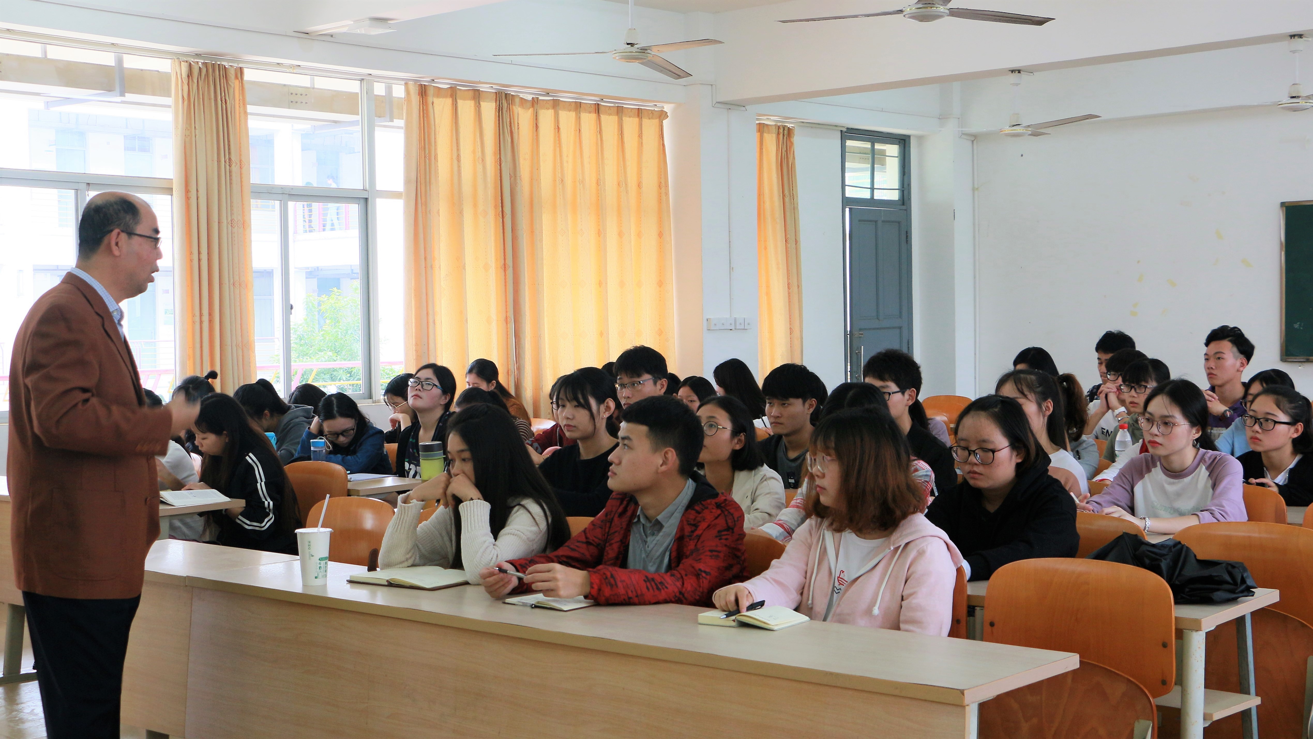 学习新党章，做新时代先锋战士