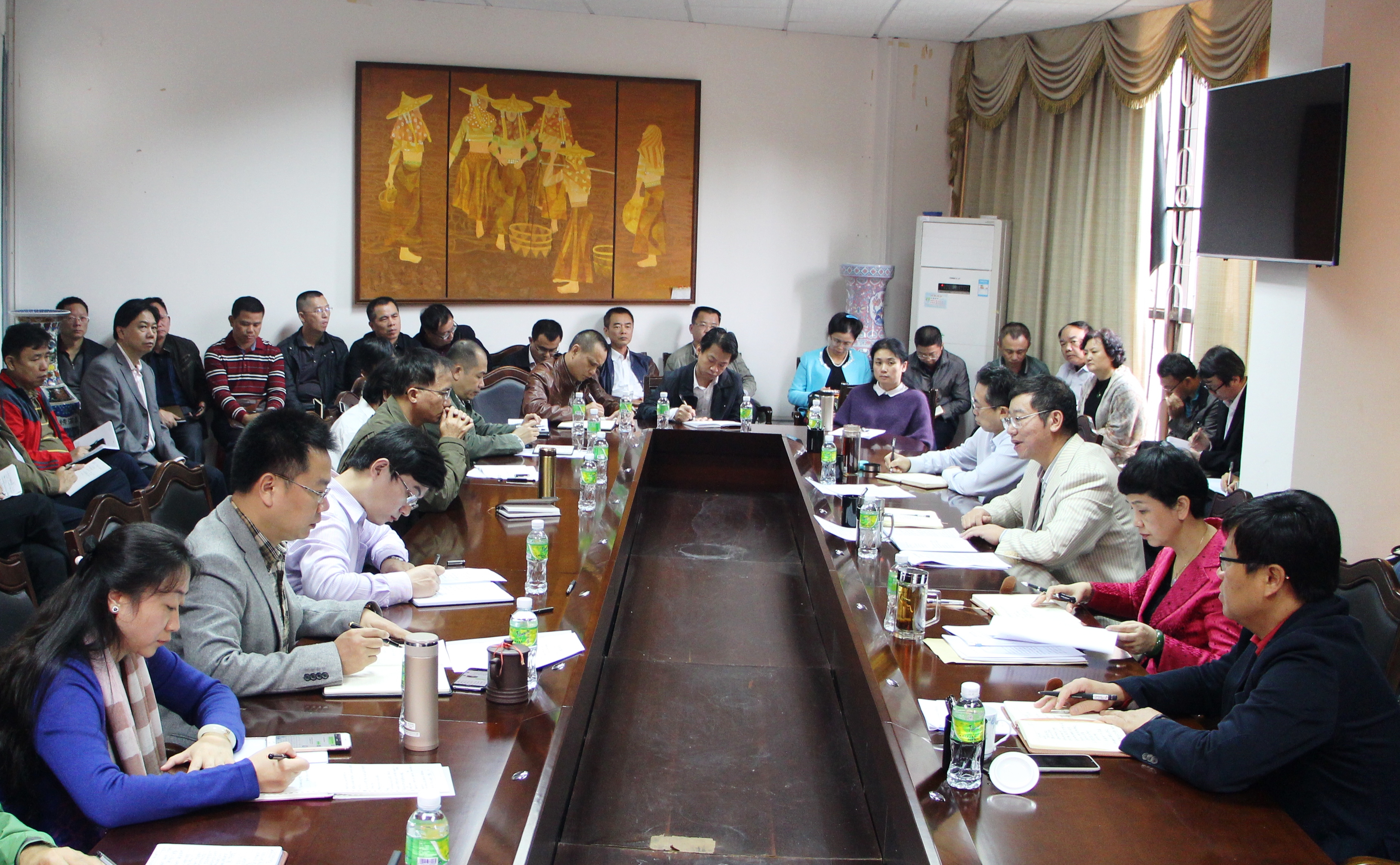 我校传达学习海南省委六届九次全会精神