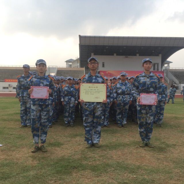 教育科学学院在军训表彰大会中荣获队列一等奖