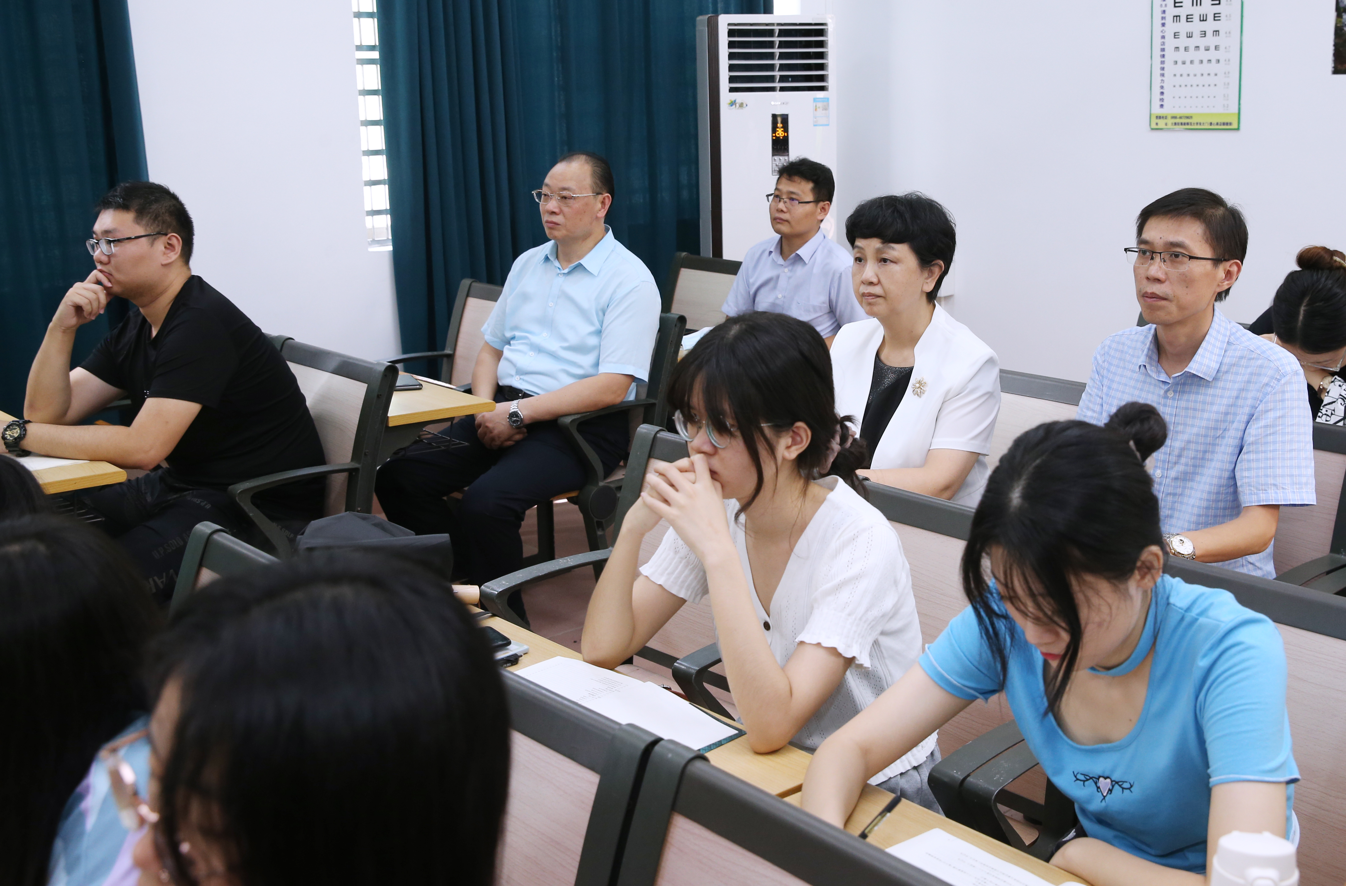 李红梅：深入开展校本研训，切实提升教学水平