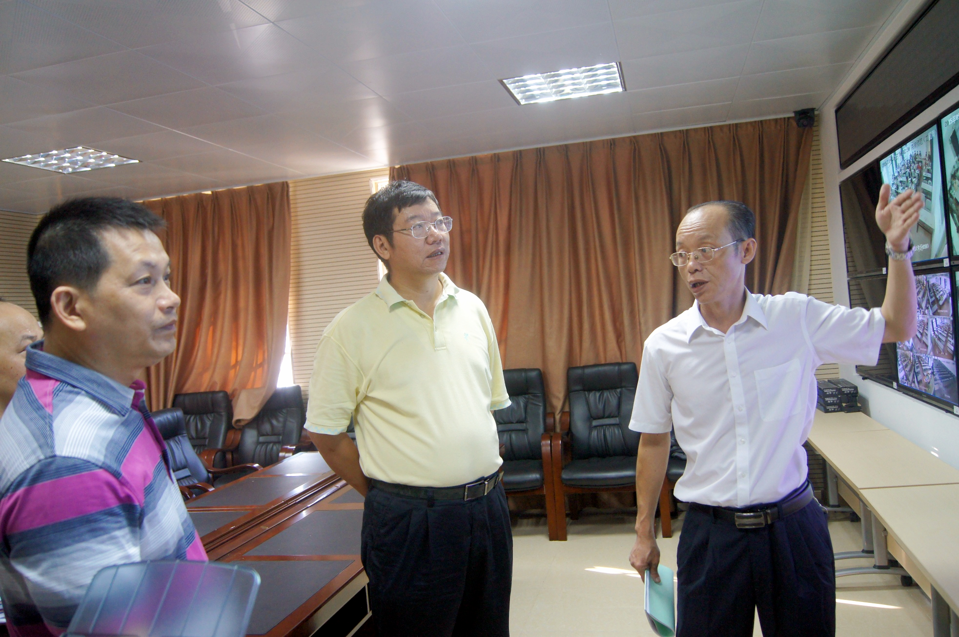 林强校长巡查开学工作情况