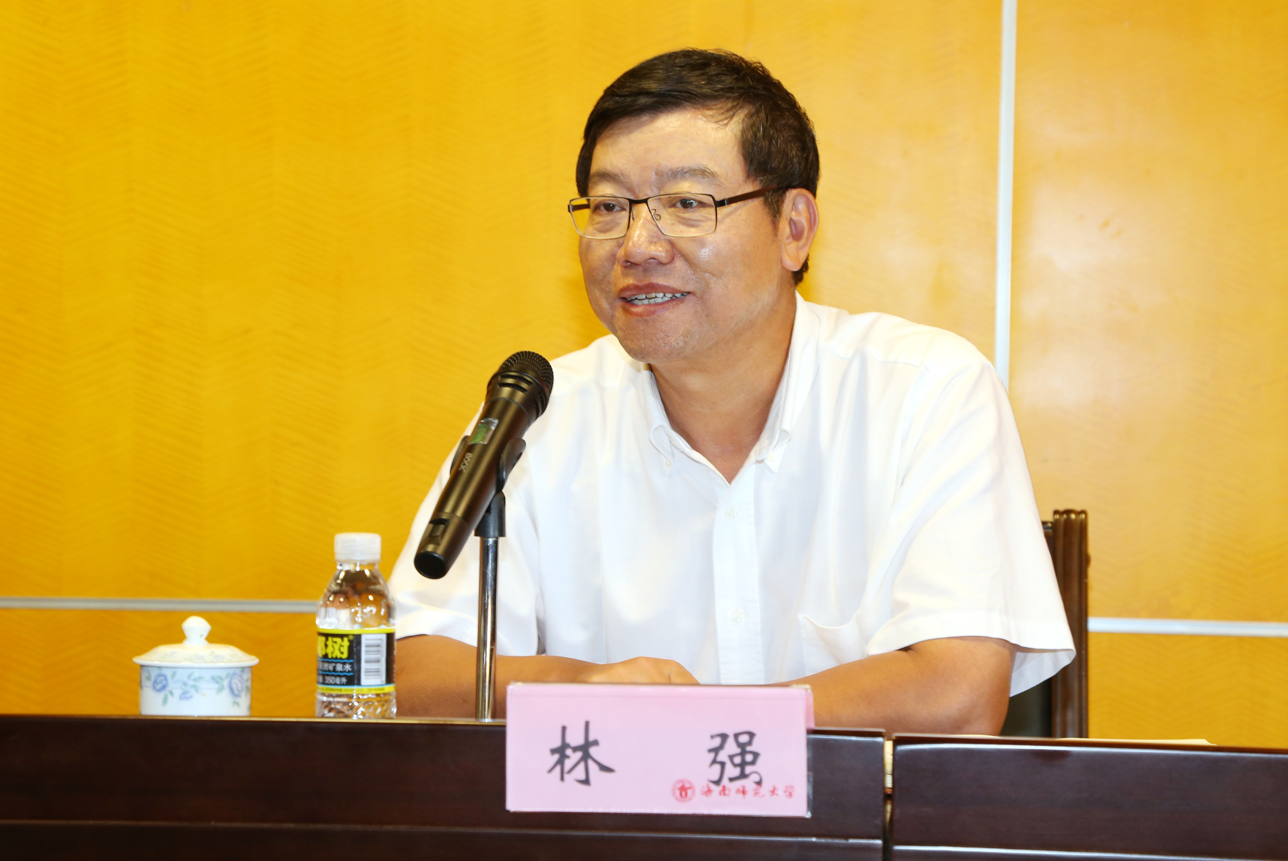 学校召开党委中心组学习扩大会暨2017年就业工作会议