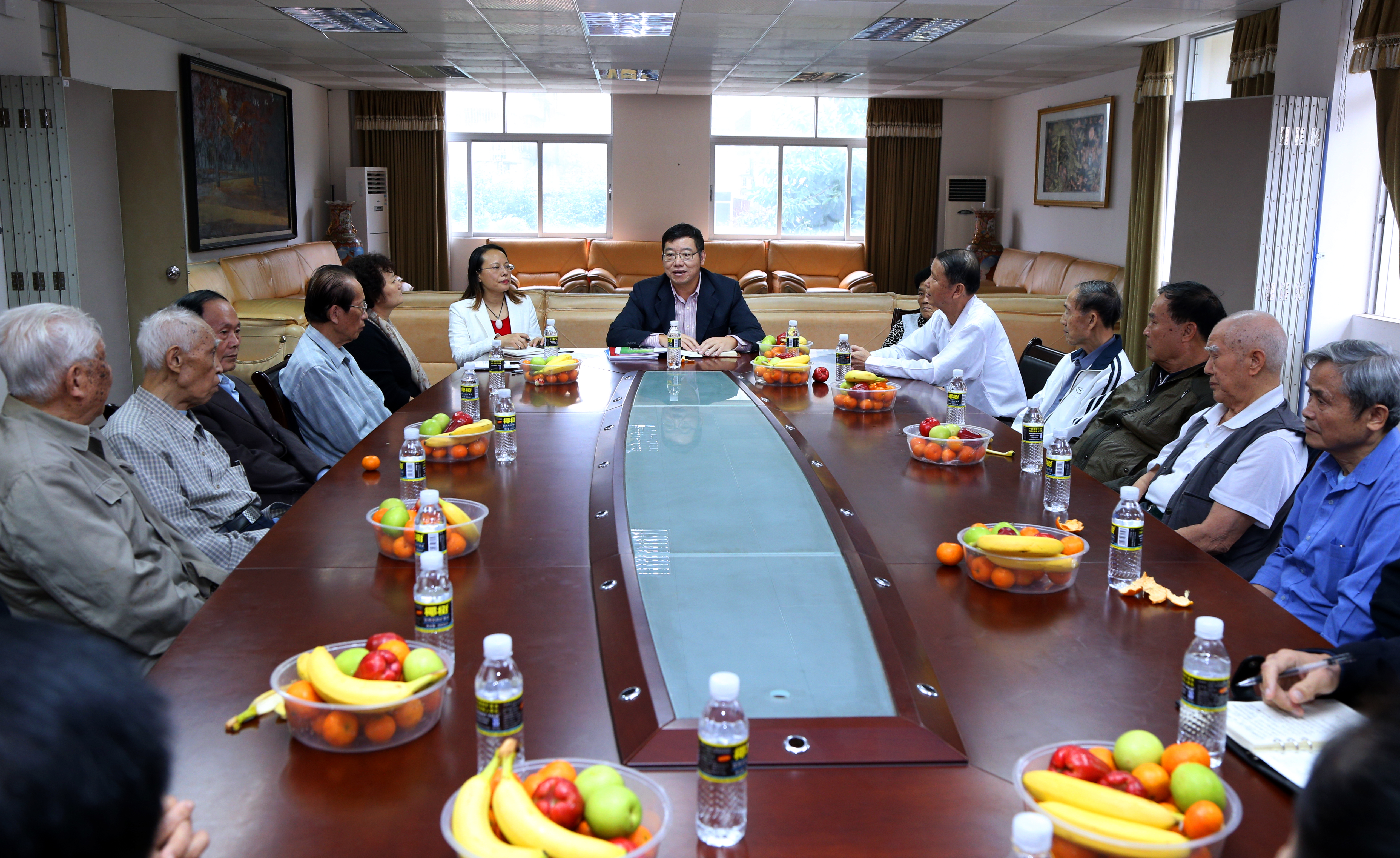 林强校长主持召开民主生活会征求意见座谈会