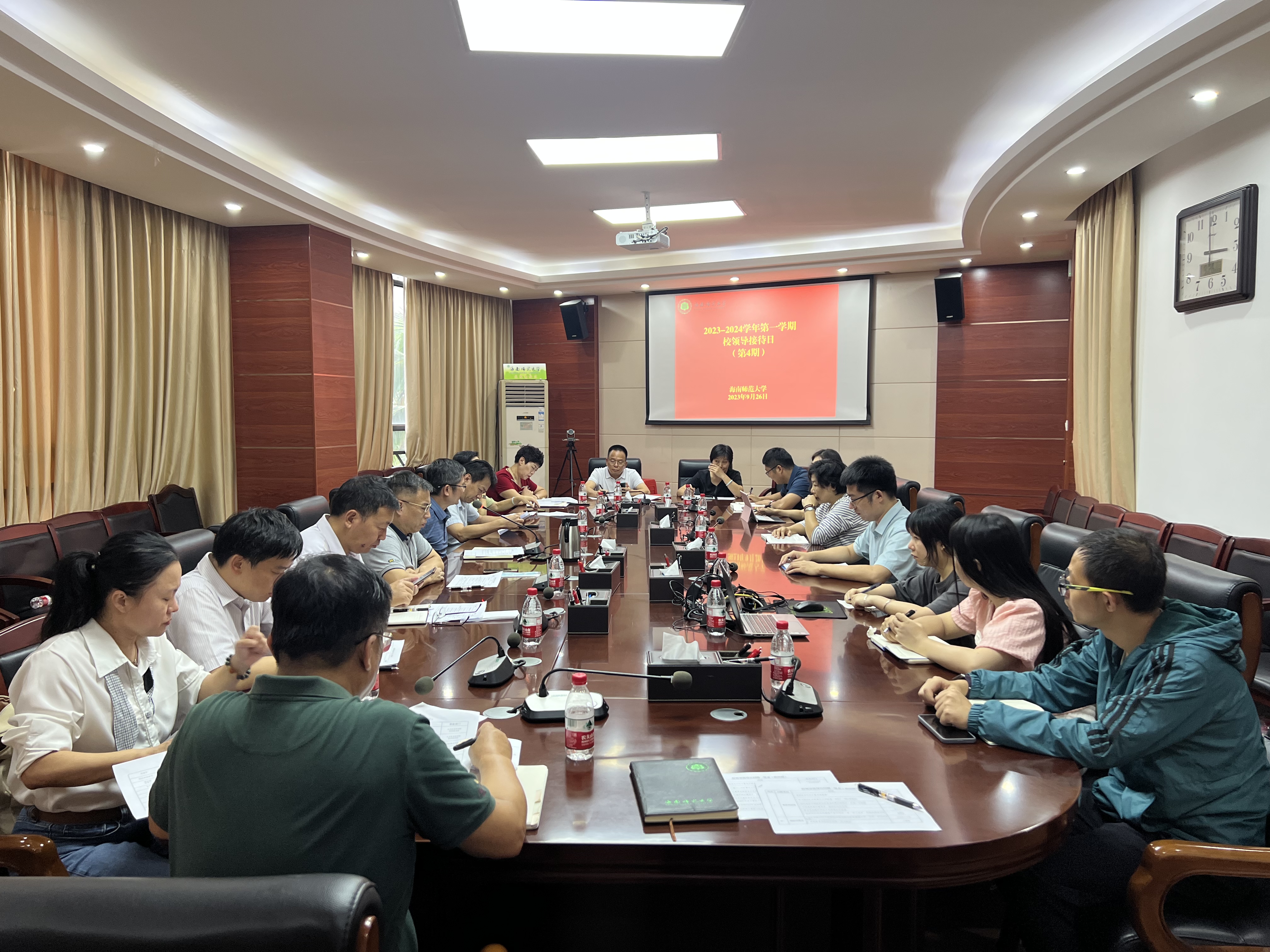 我校开展本学期第四次“校领导接待日”活动