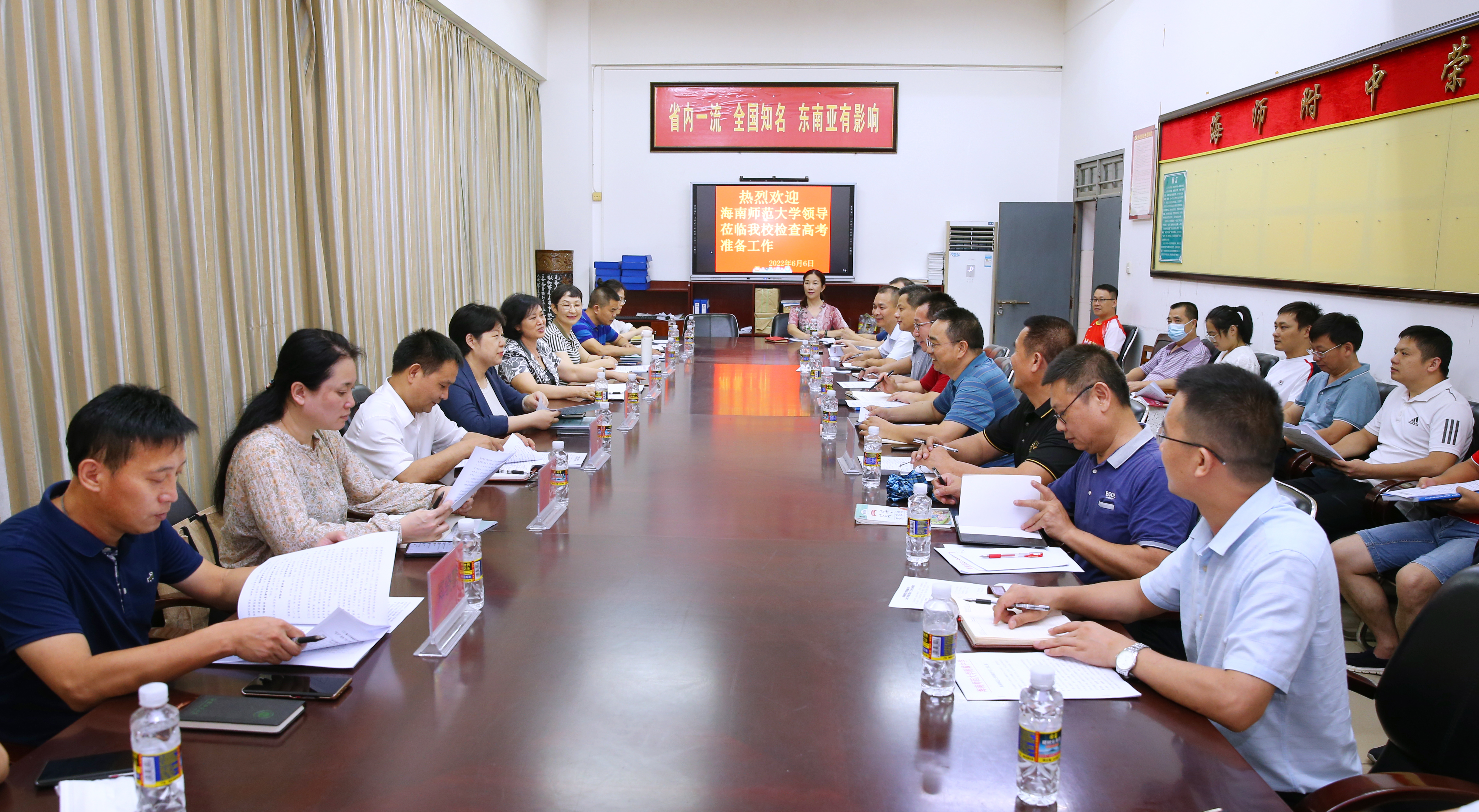校领导到海师附中检查高考准备工作