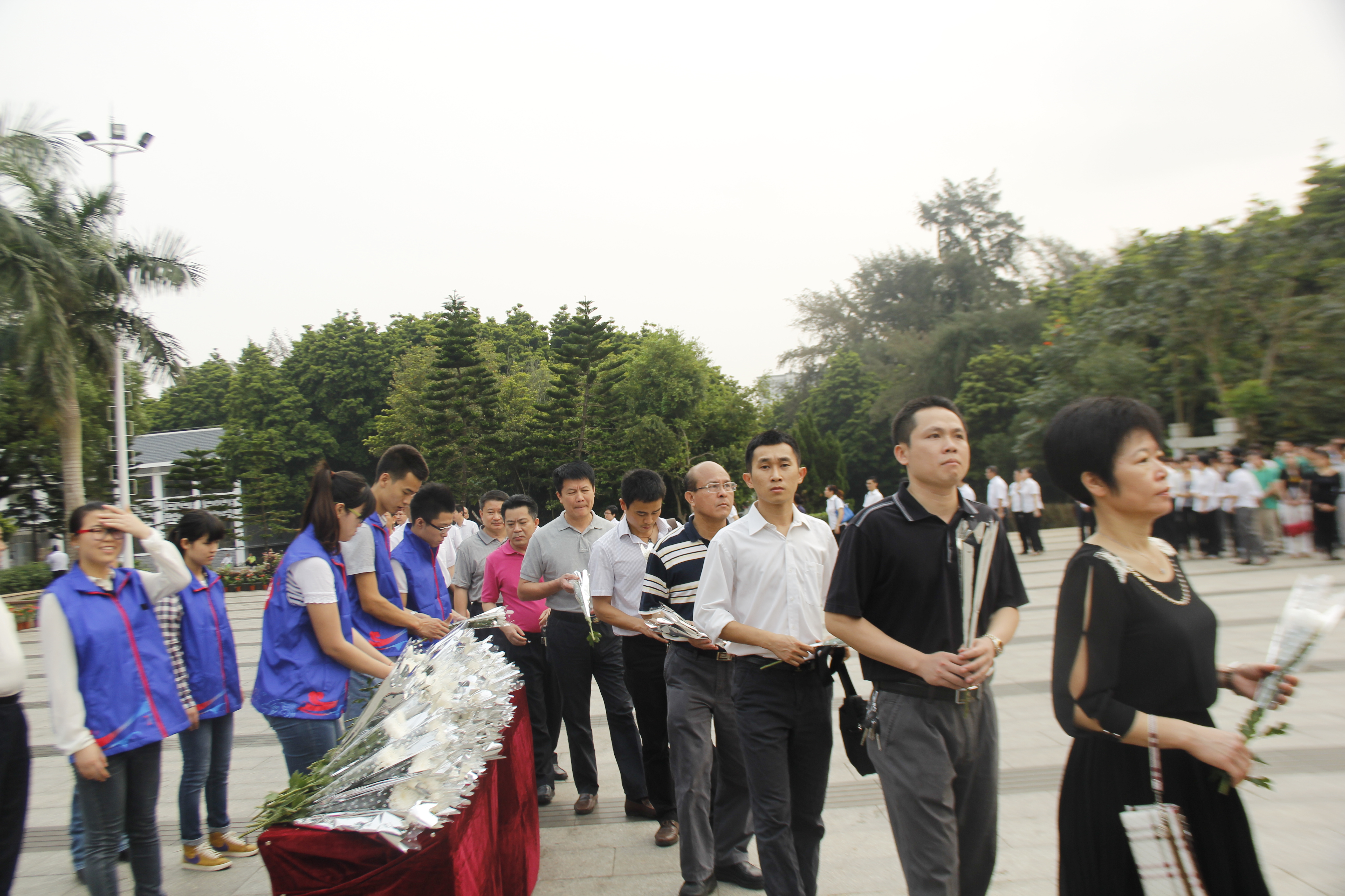 “缅怀革命先烈，做好志愿服务活动”——记地理与旅游学院志愿服务活动