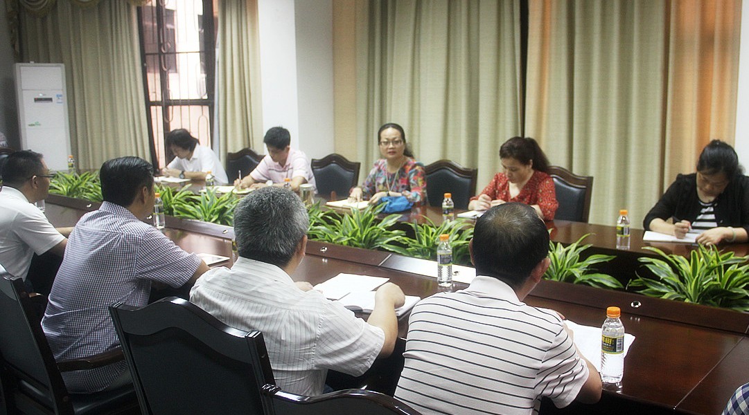 校领导到文学院调研