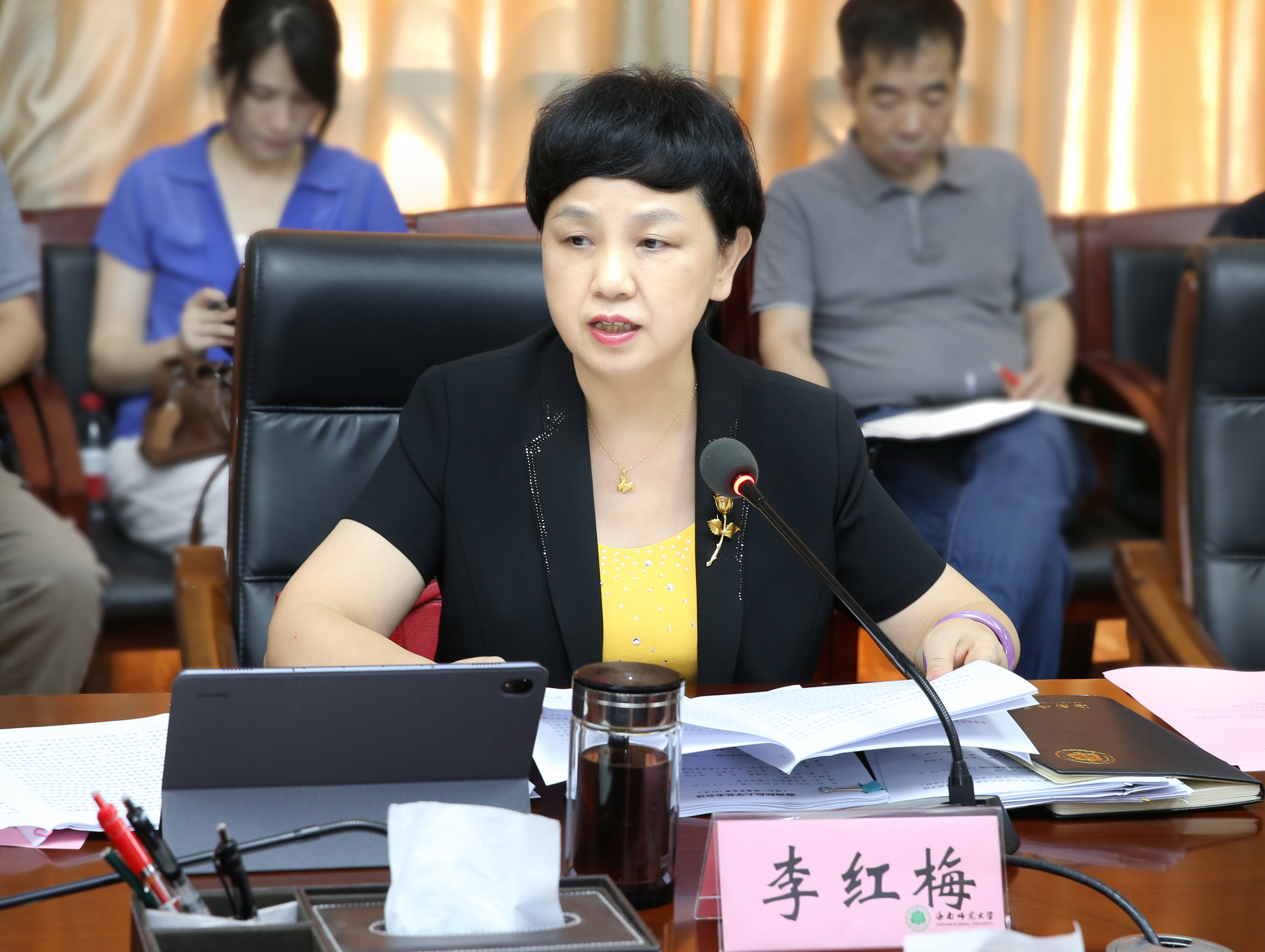 李红梅强调:确保学校政治安全稳定 以优异成绩为建党100周年献礼