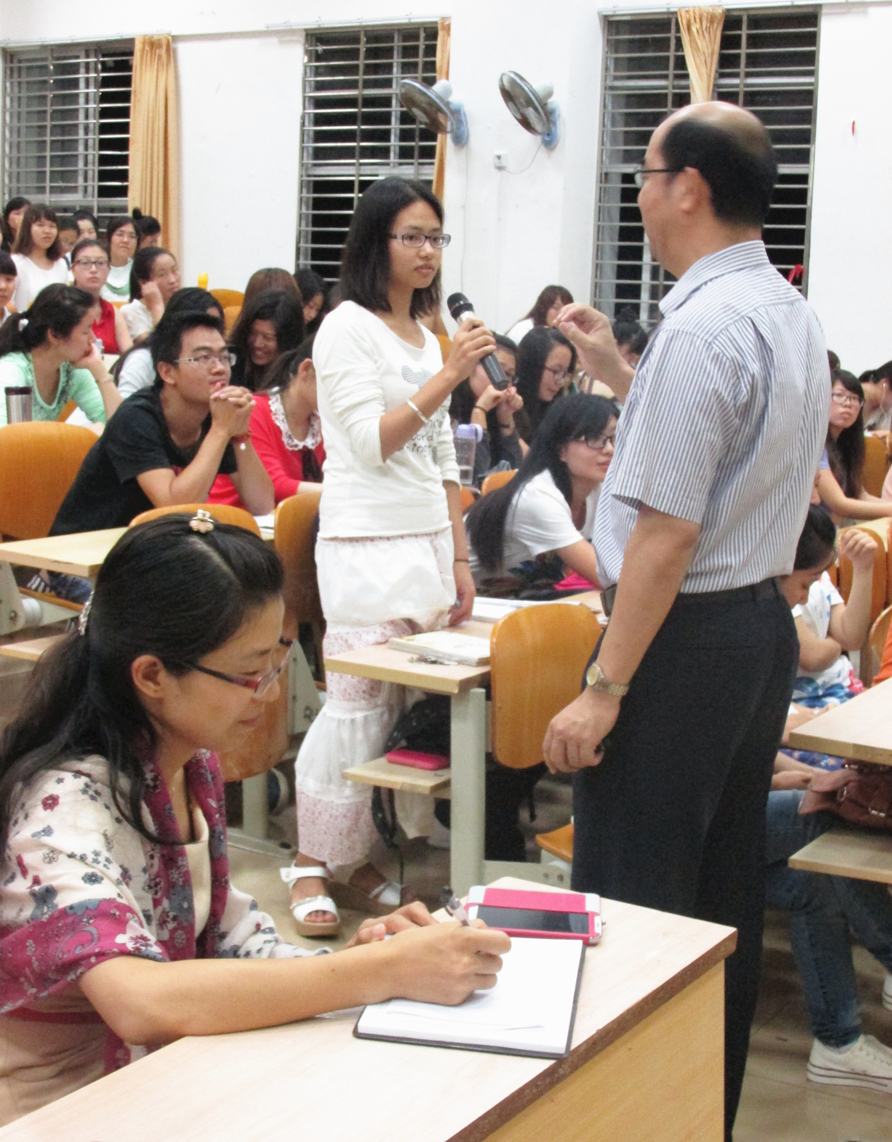 学会敲开职场大门――记文学院就业指导讲座