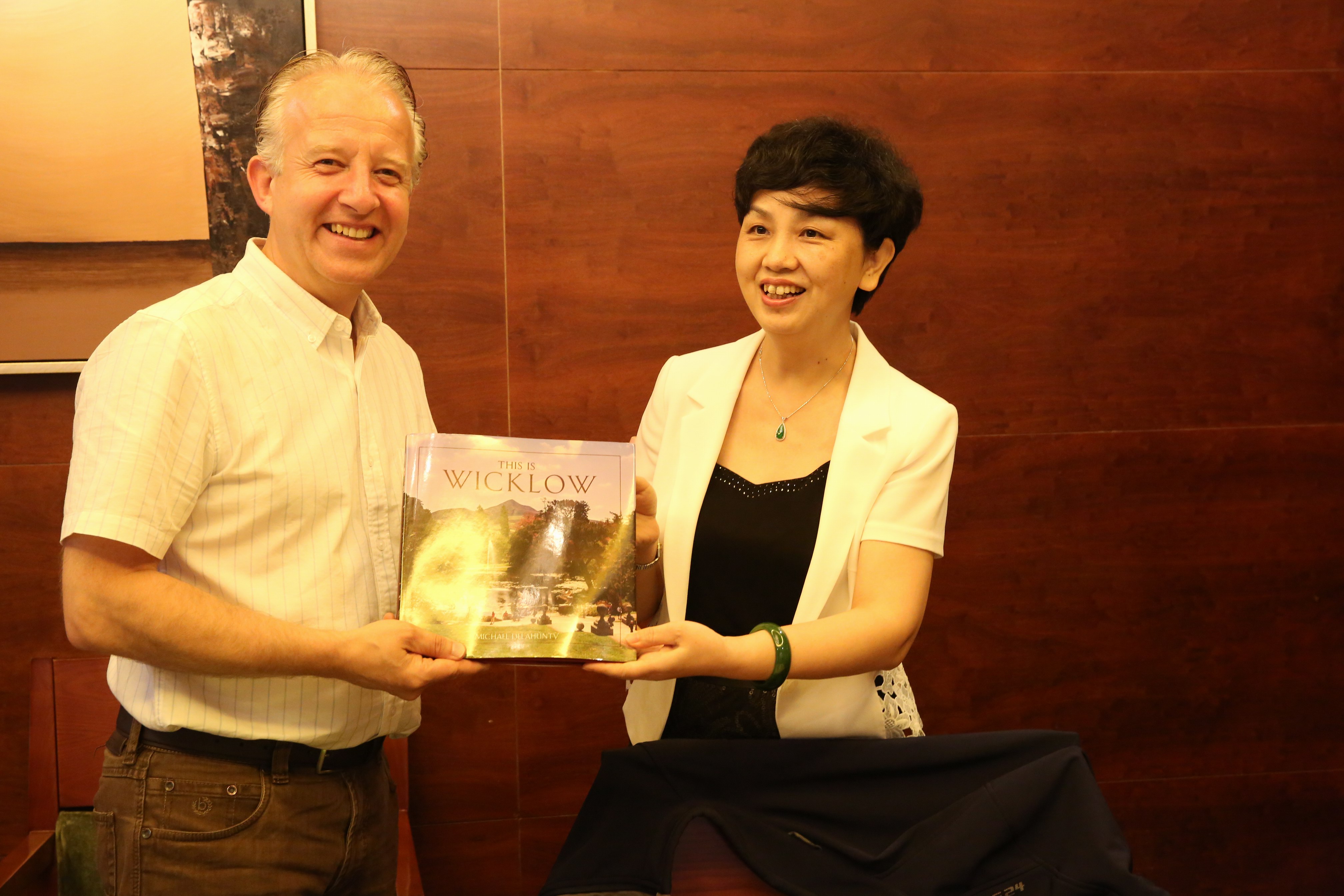 李红梅书记会见爱尔兰威克洛代表团