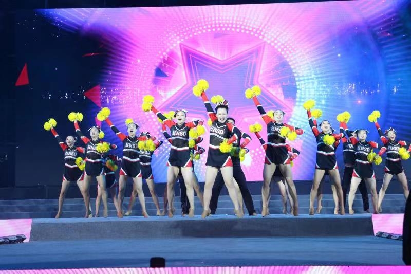 我校隆重举办庆祝建校70周年文艺晚会