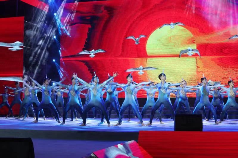 我校隆重举办庆祝建校70周年文艺晚会