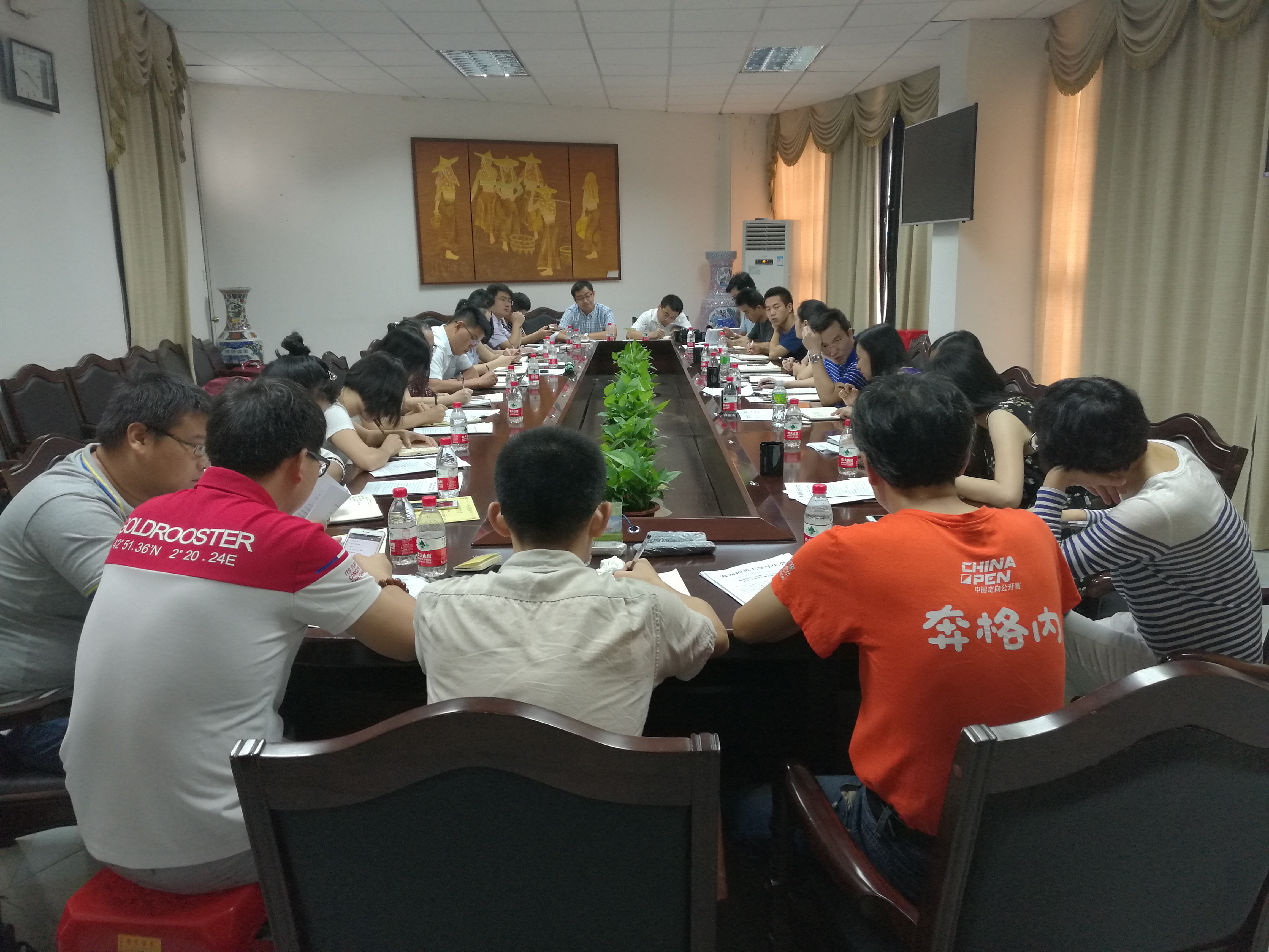 学校共青团系统学习传达习近平总书记在知识分子、劳动模范、青年代表座谈会上的讲话精