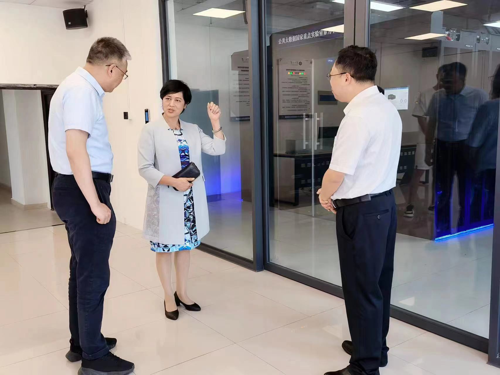 校长过建春带队到贵州大学访问交流