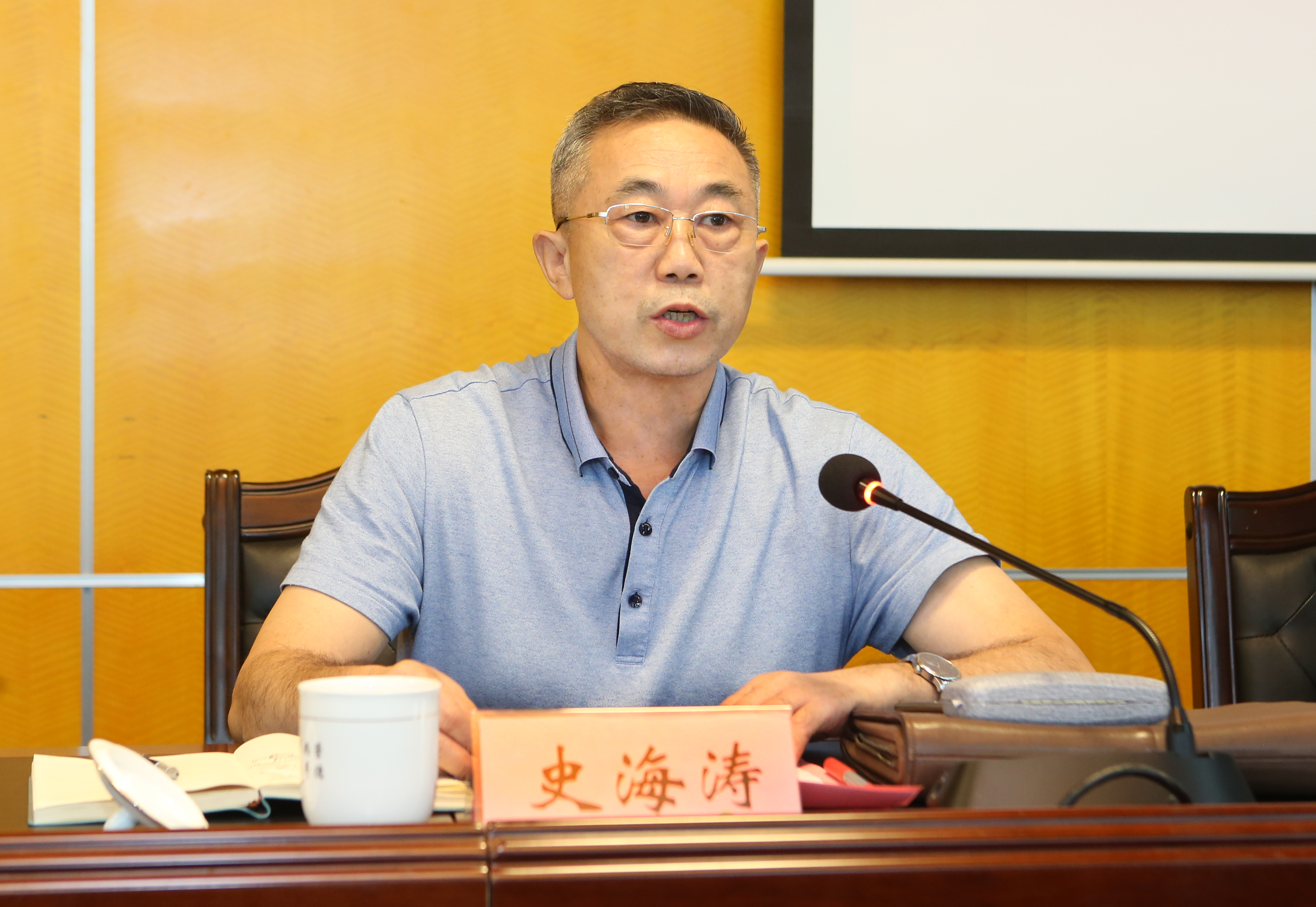 我校召开安全稳定工作会议