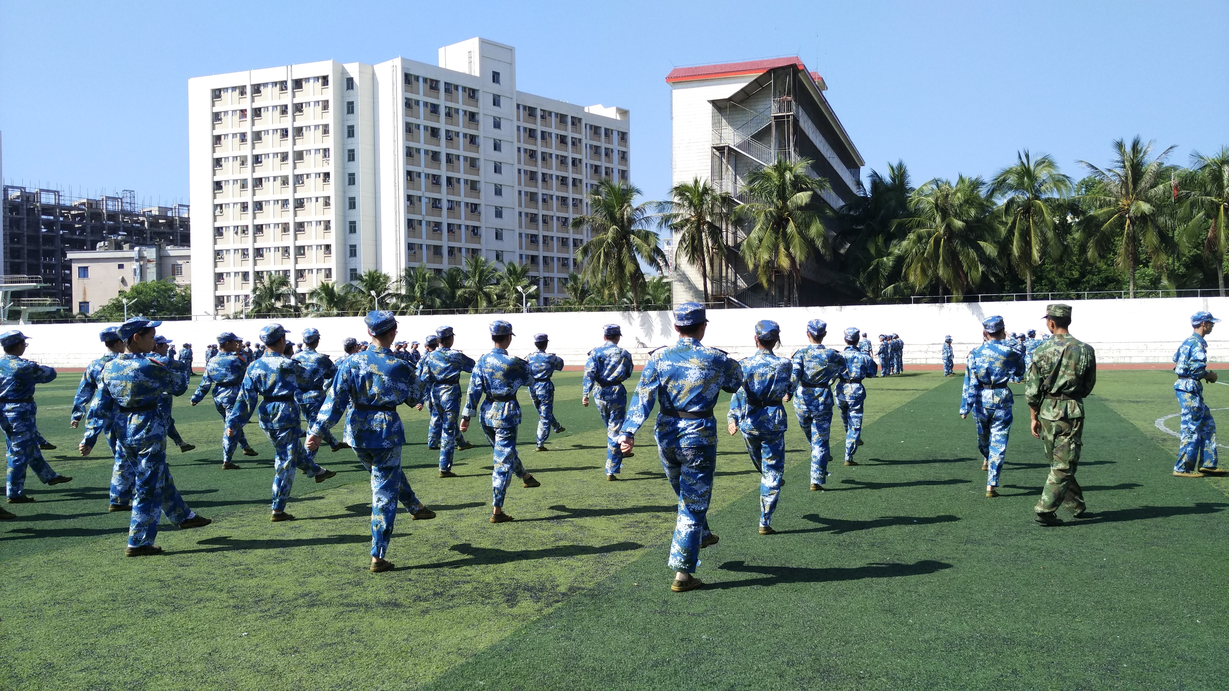  又是一年军训时 ――记物理与电子工程学院2015级新生军训